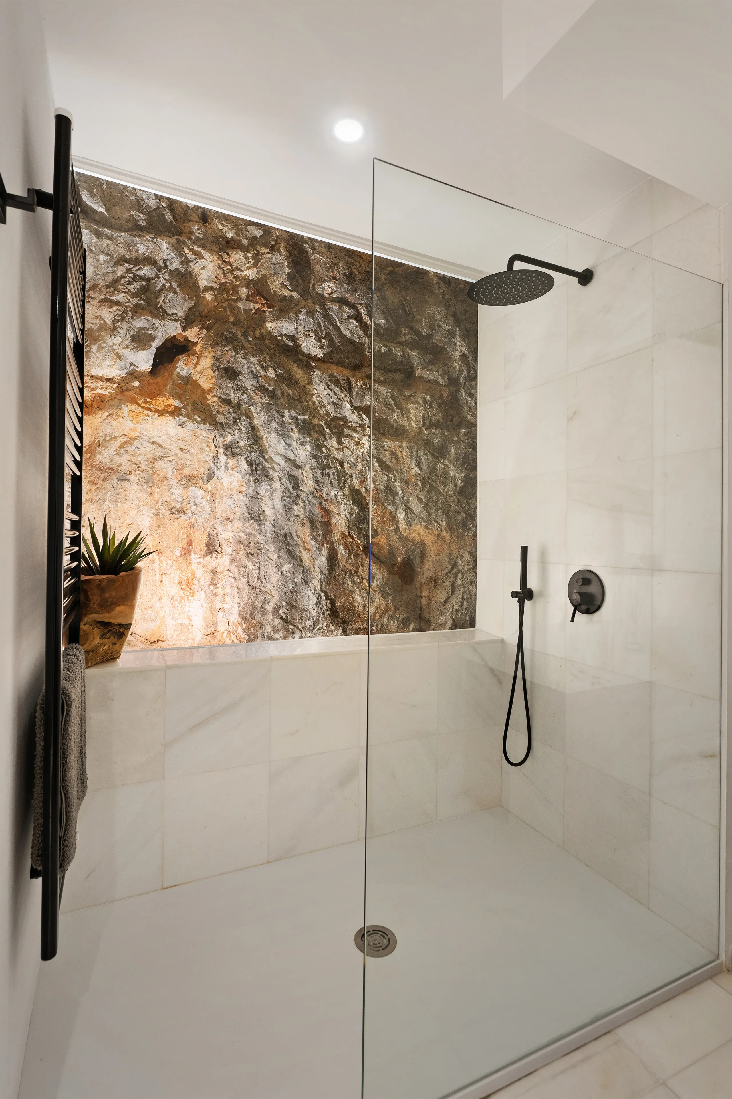 Mediterraner Luxus mit Meerblick: Exklusives Design-Apartment in Genova-14