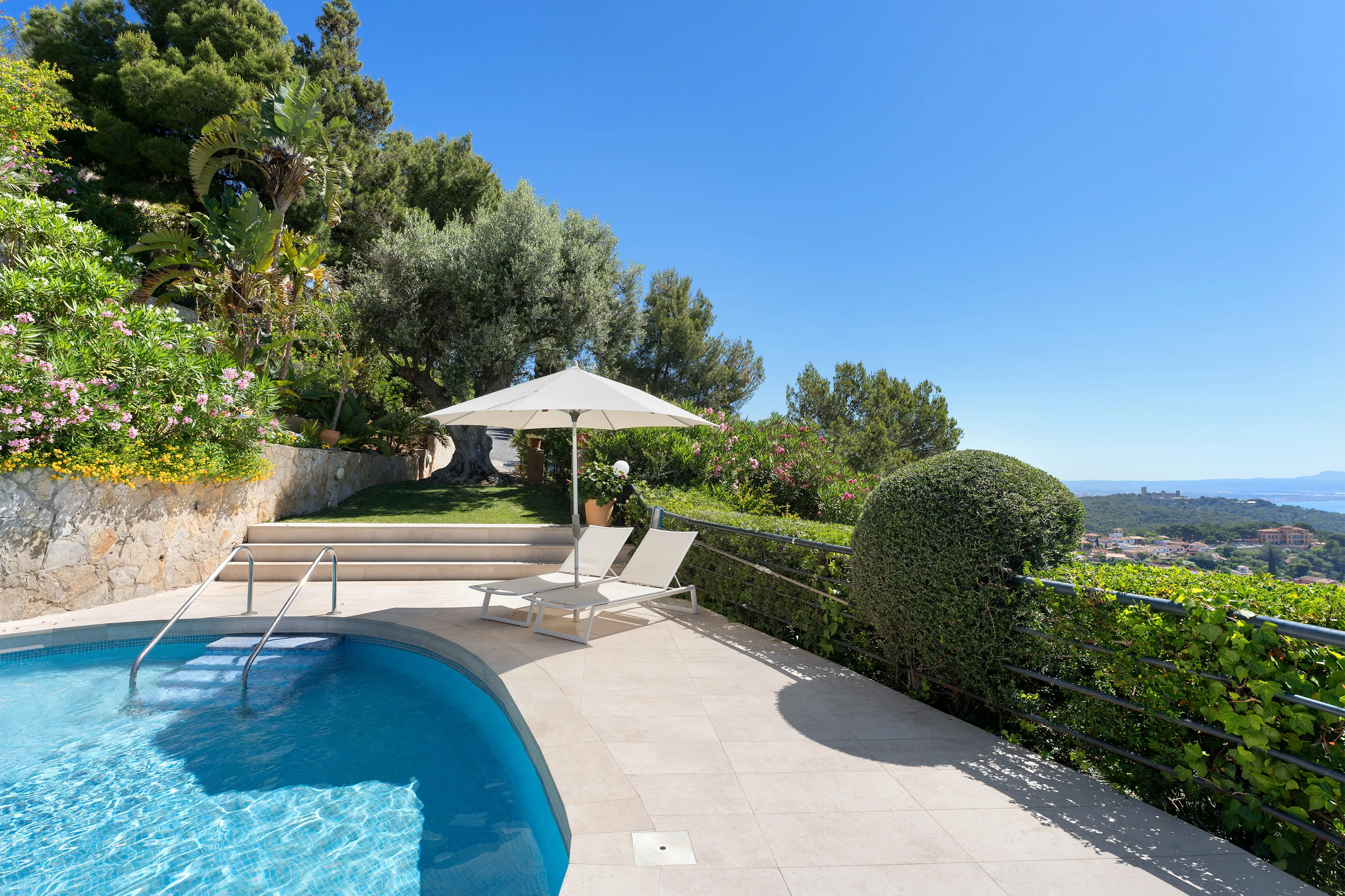 Llueix mediterrani amb vista al mar: exclusiu apartament de disseny a Gènova-2