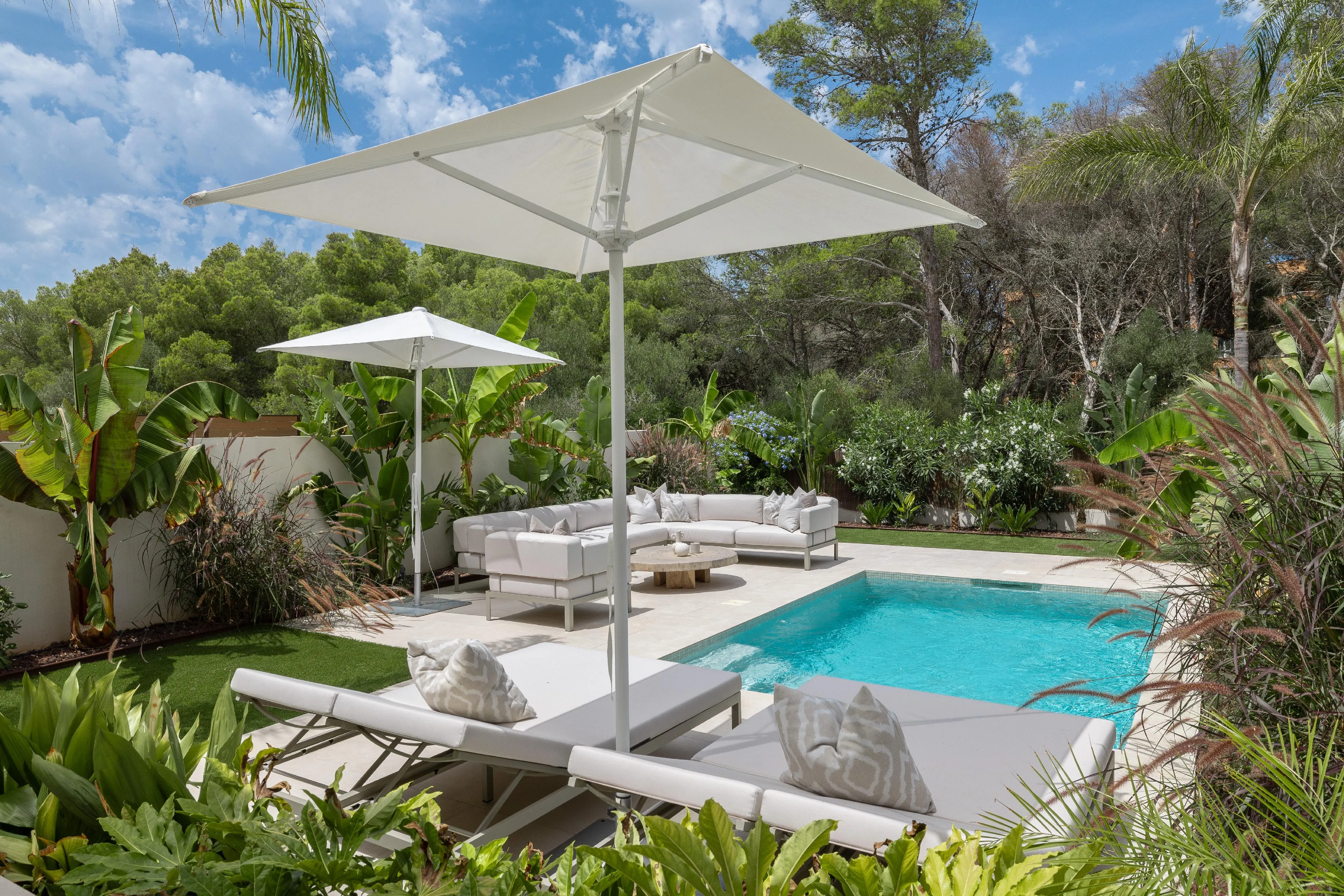 Stunning Modern Semi-Detached Home with Private Pool-1