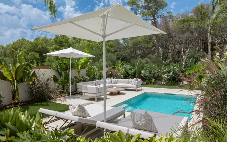 Stunning Modern Semi-Detached Home with Private Pool