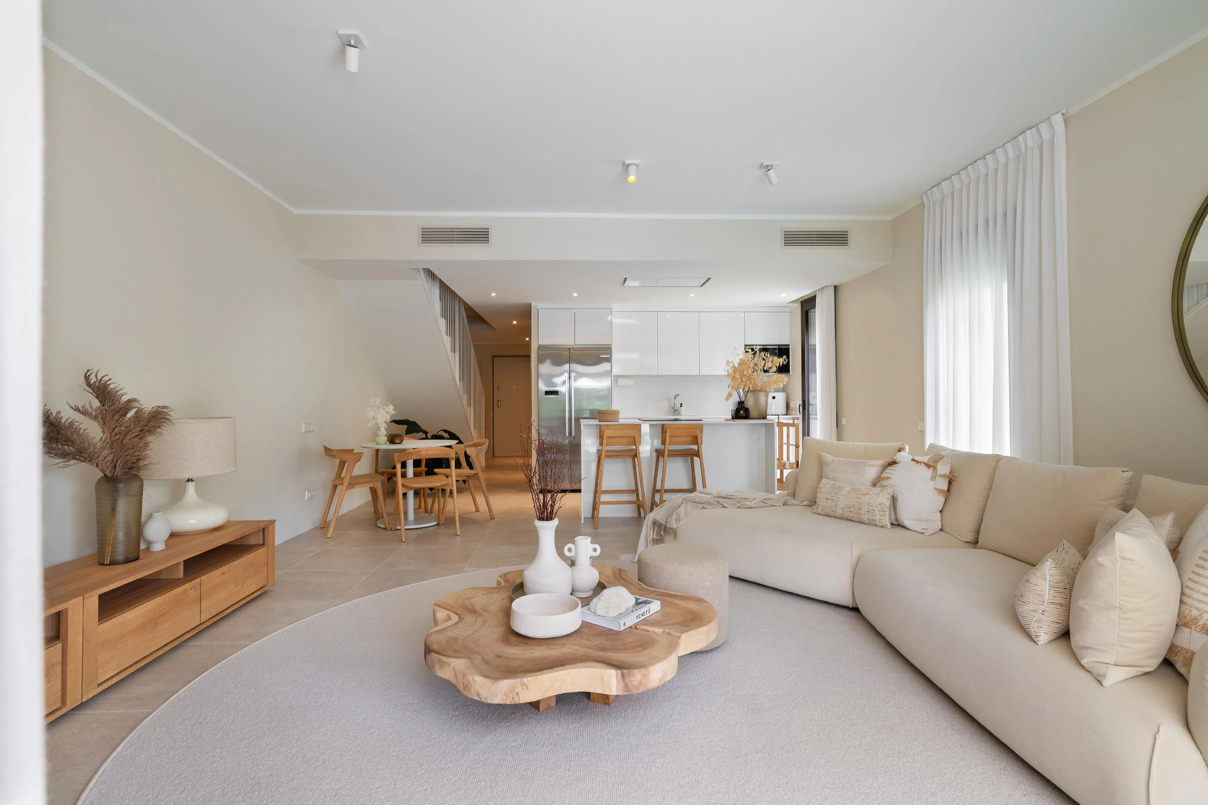 Stunning Modern Semi-Detached Home with Private Pool-4