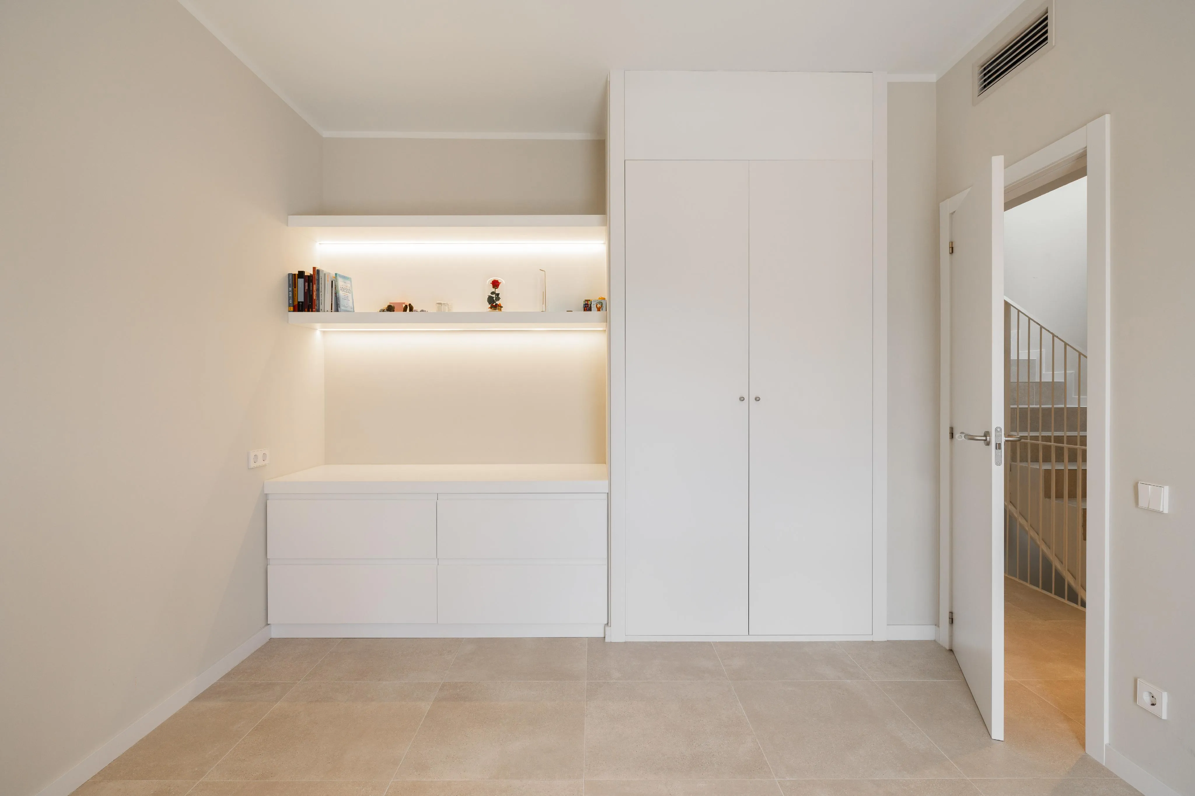 Stunning Modern Semi-Detached Home with Private Pool-12