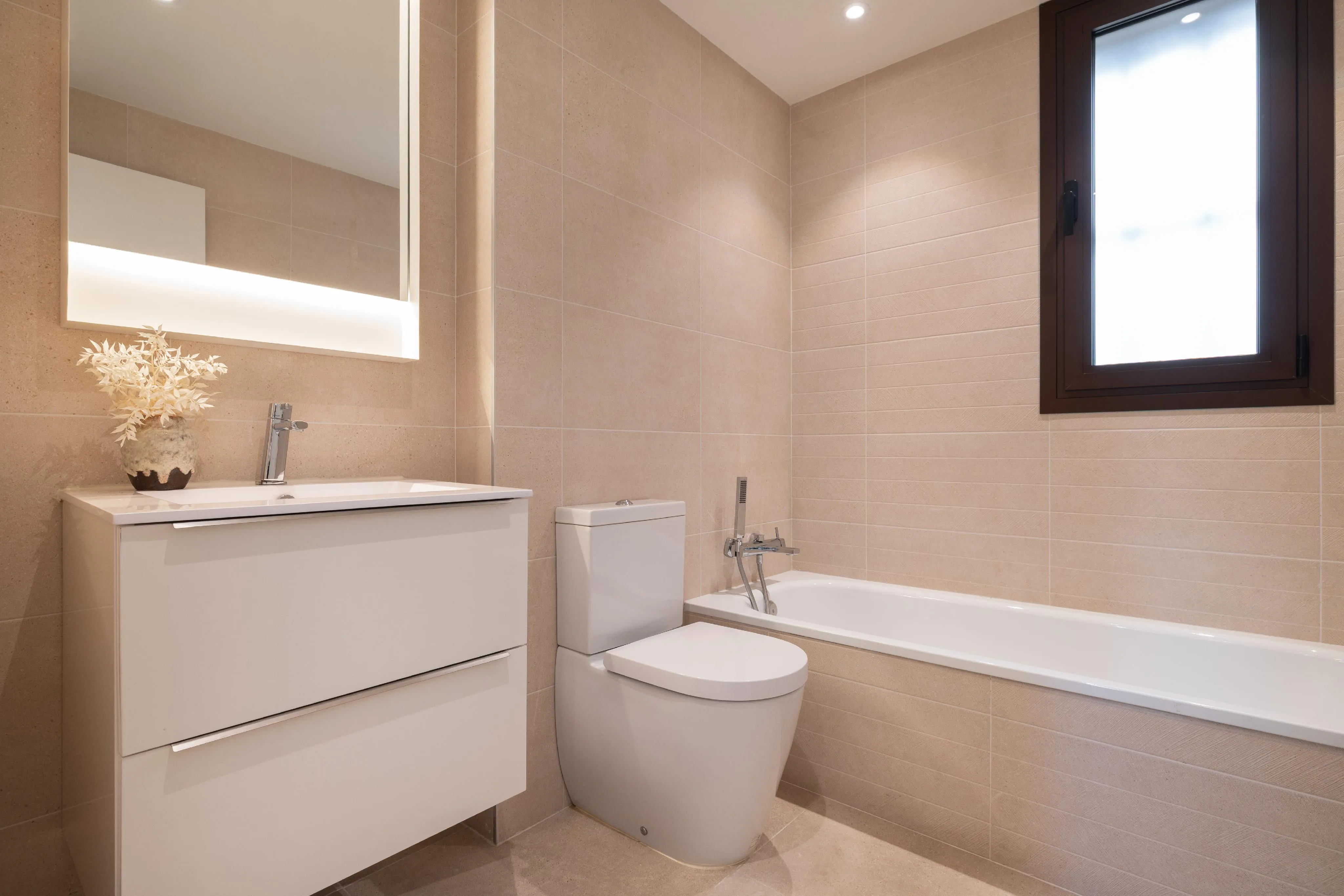 Stunning Modern Semi-Detached Home with Private Pool-13