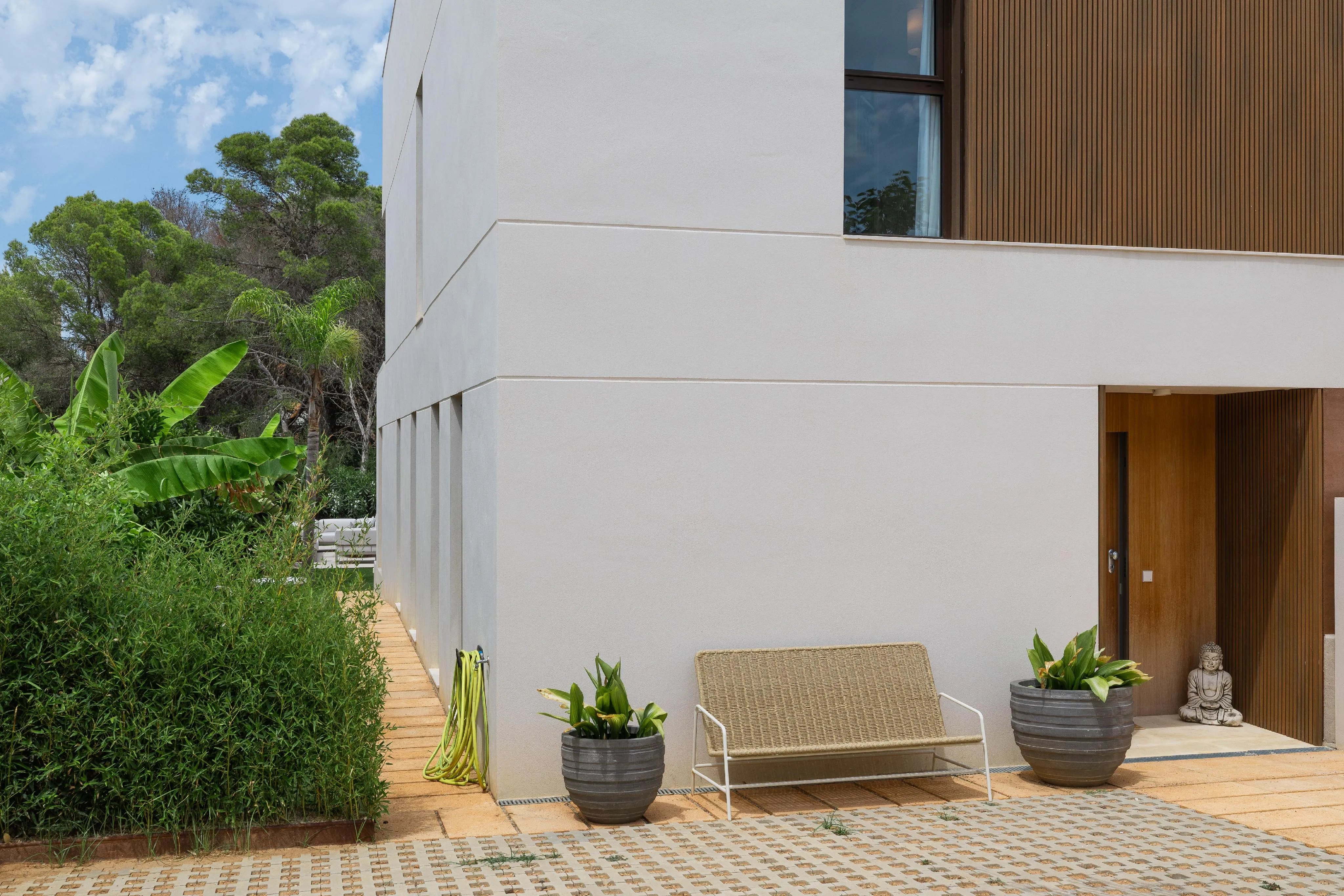 Stunning Modern Semi-Detached Home with Private Pool-20