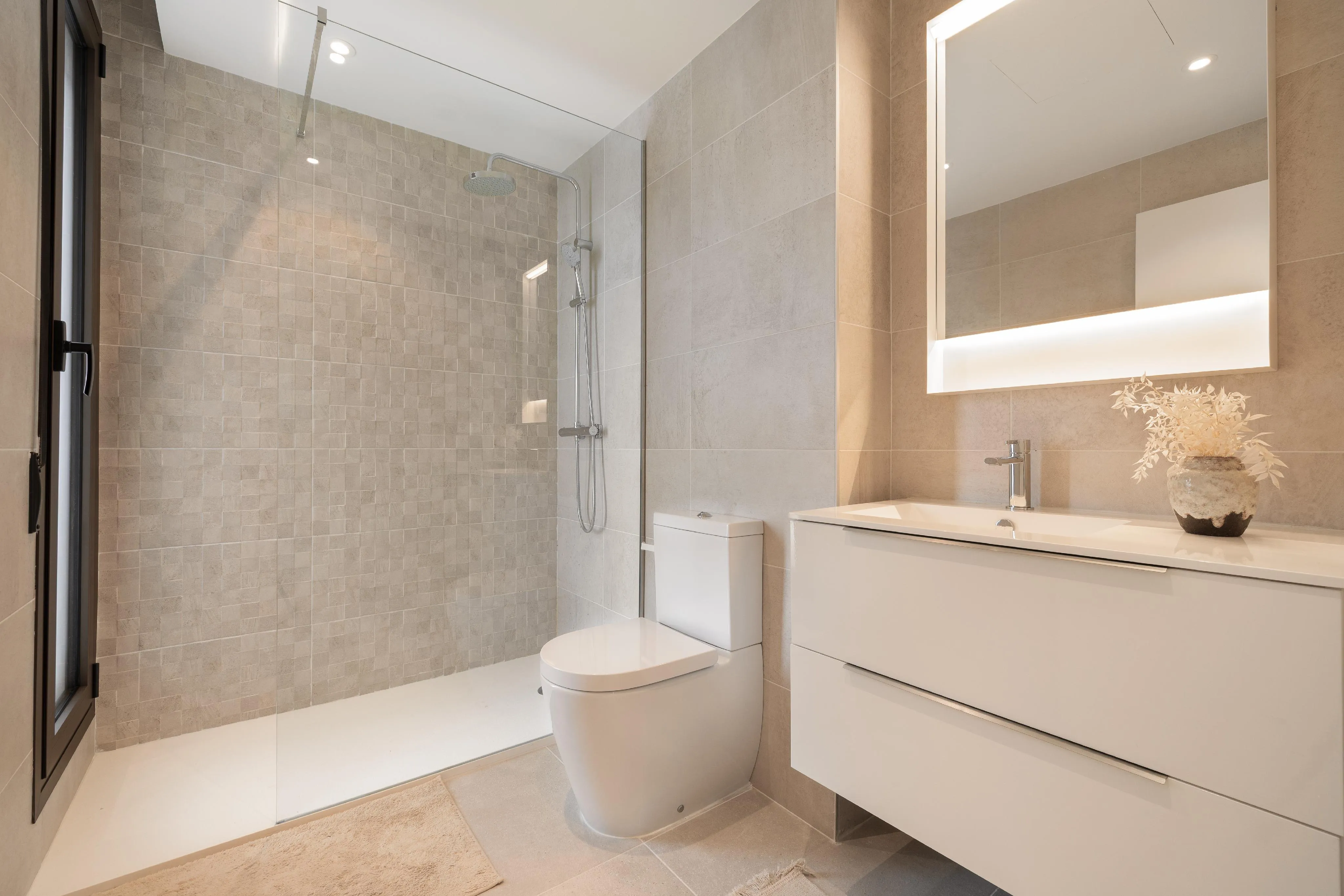 Stunning Modern Semi-Detached Home with Private Pool-11