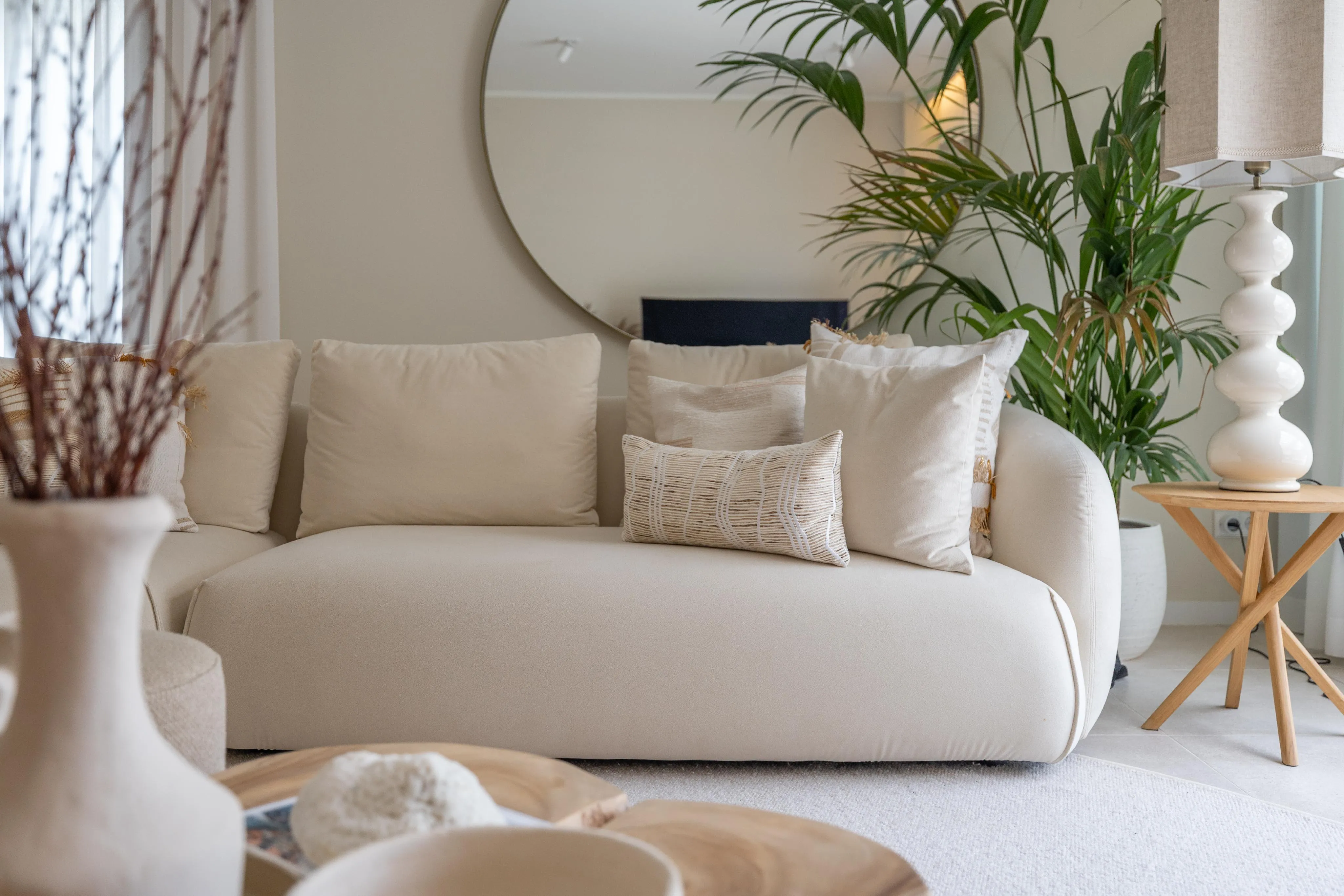 Stunning Modern Semi-Detached Home with Private Pool-3