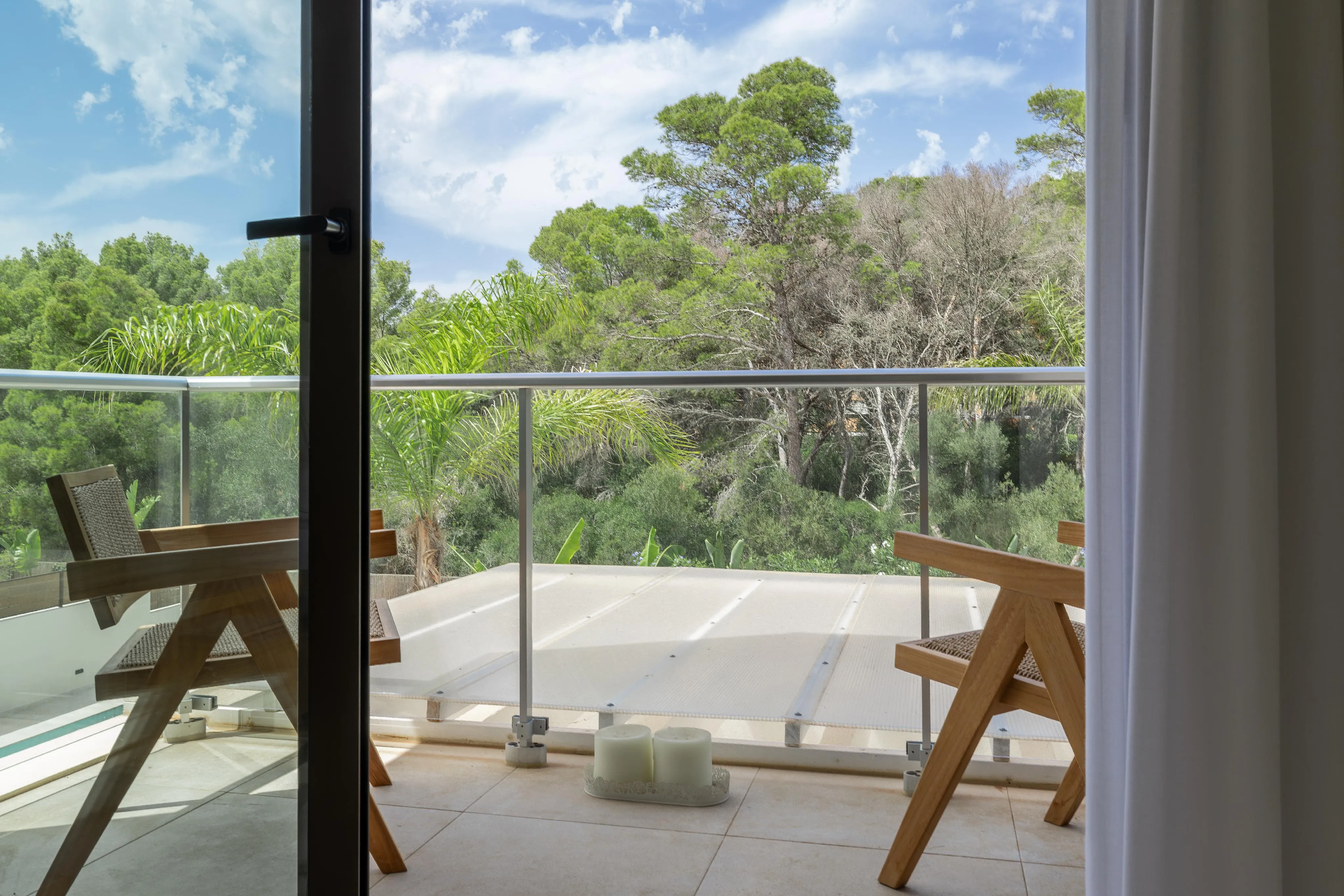 Stunning Modern Semi-Detached Home with Private Pool-15