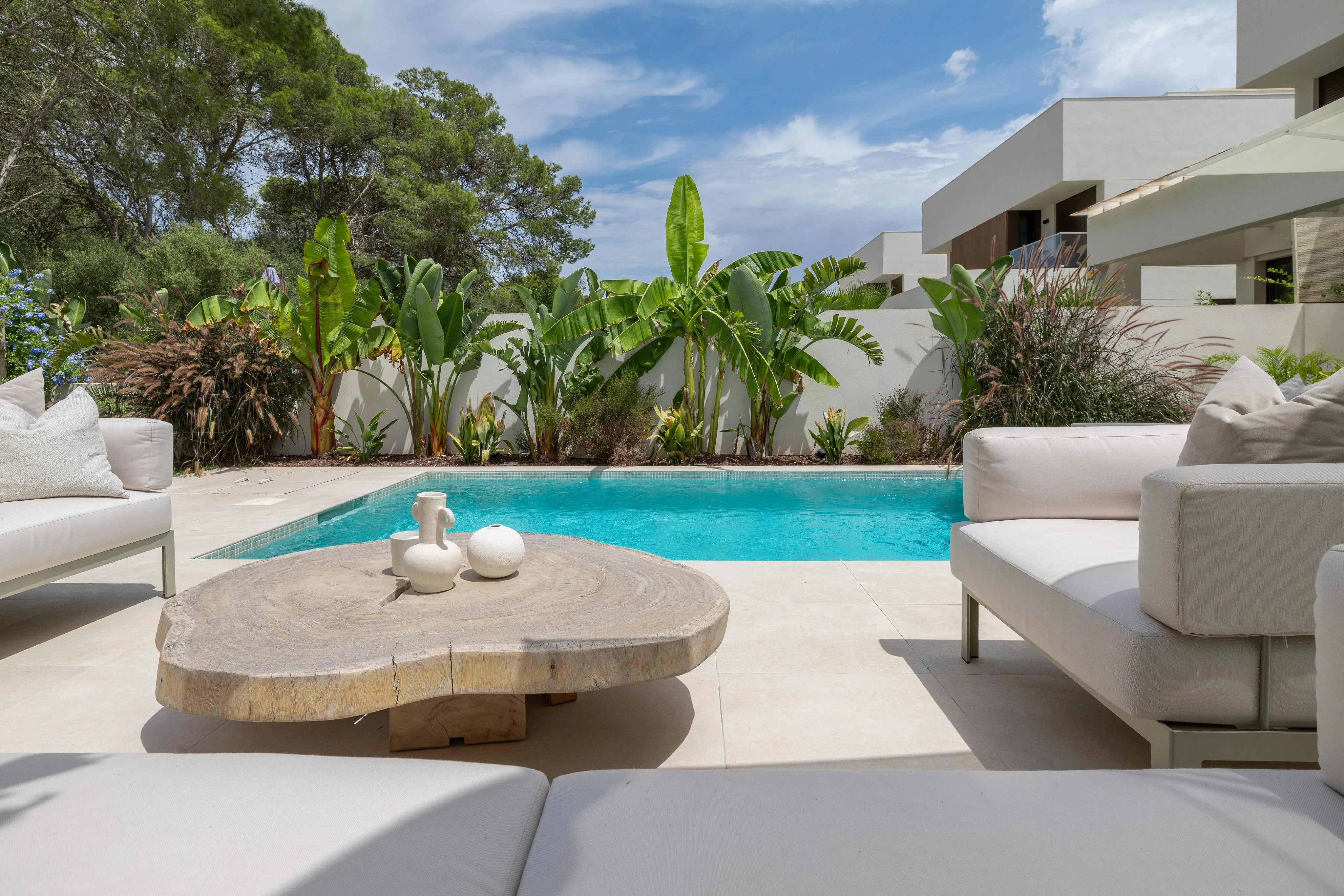 Stunning Modern Semi-Detached Home with Private Pool-19