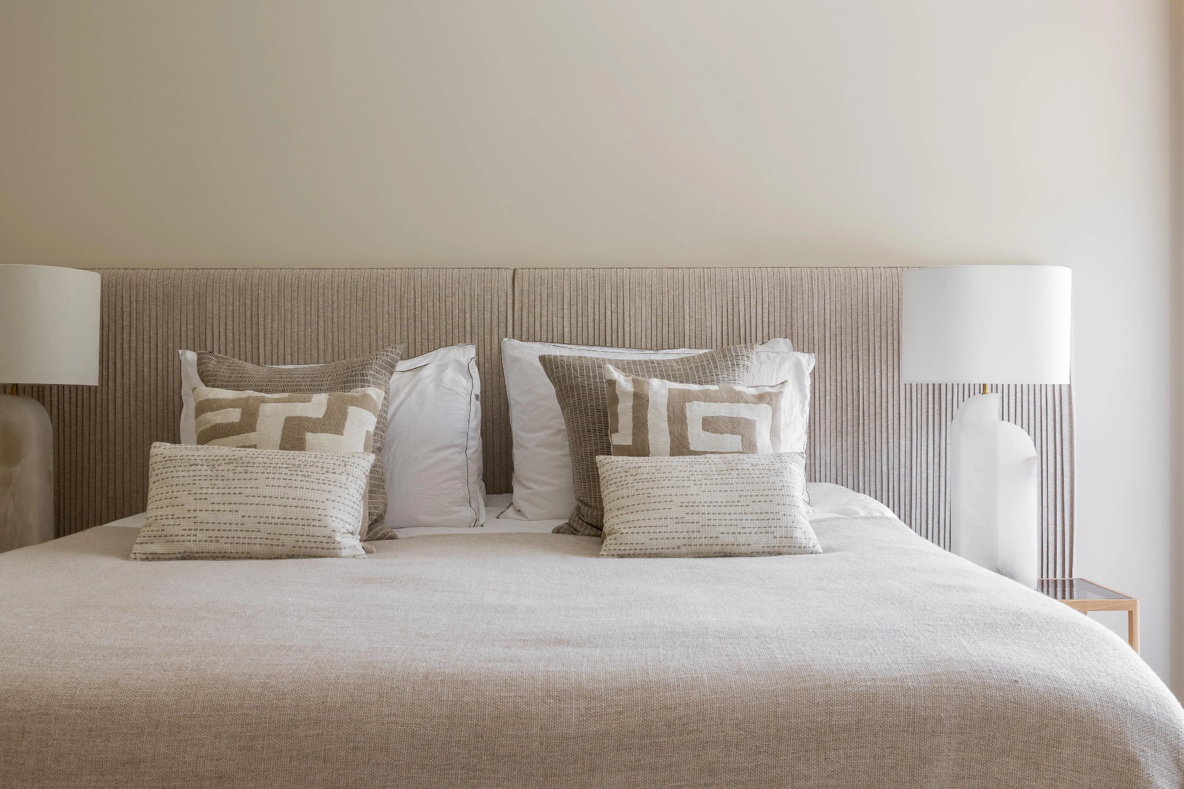 Stunning Modern Semi-Detached Home with Private Pool-9