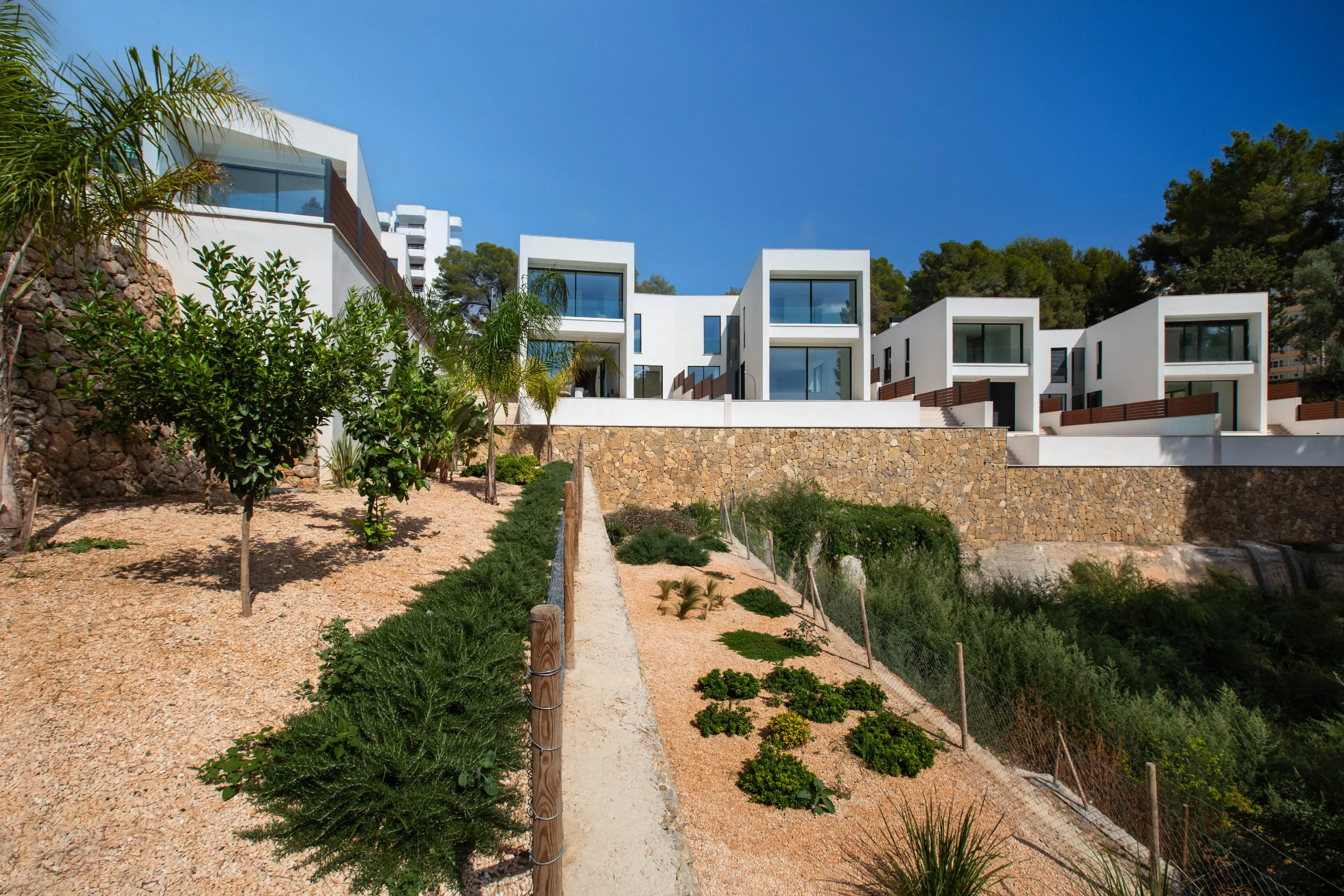 Villa familiale de construction récente près de la ville, de la plage & des écoles internationales-19