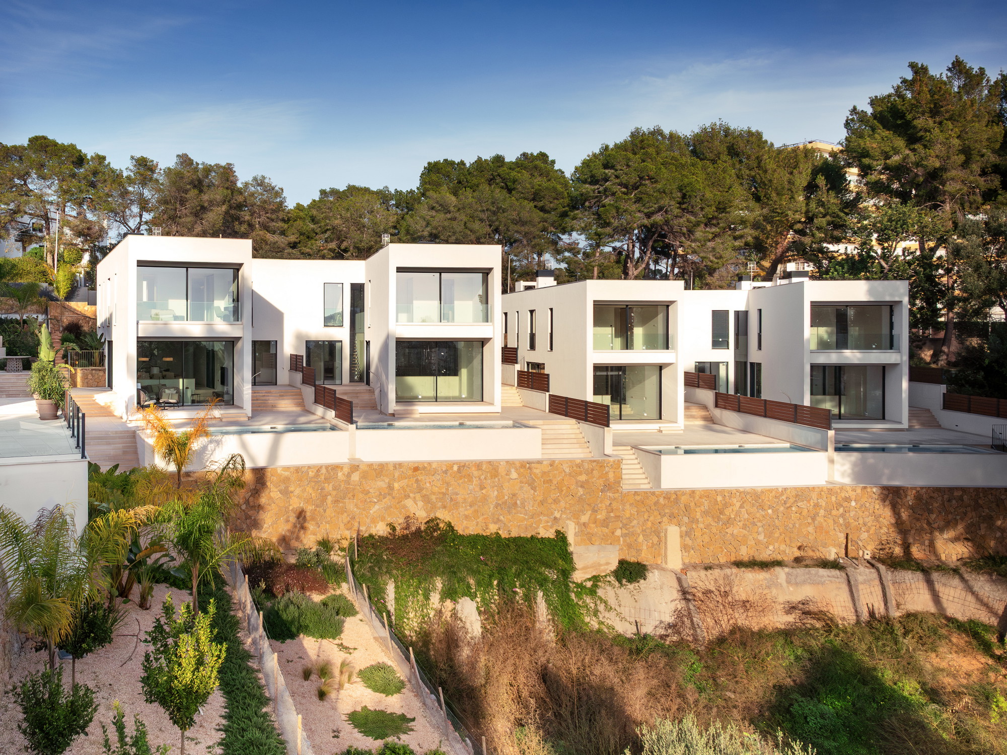 Villa familiale de construction récente près de la ville, de la plage & des écoles internationales-24
