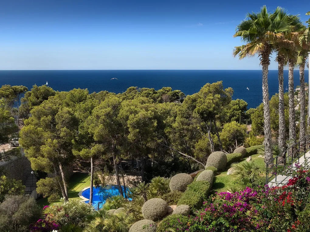 Energy-efficient new-build villa with sea views-25