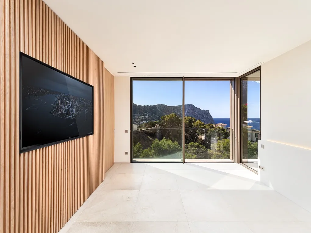 Energy-efficient new-build villa with sea views-15