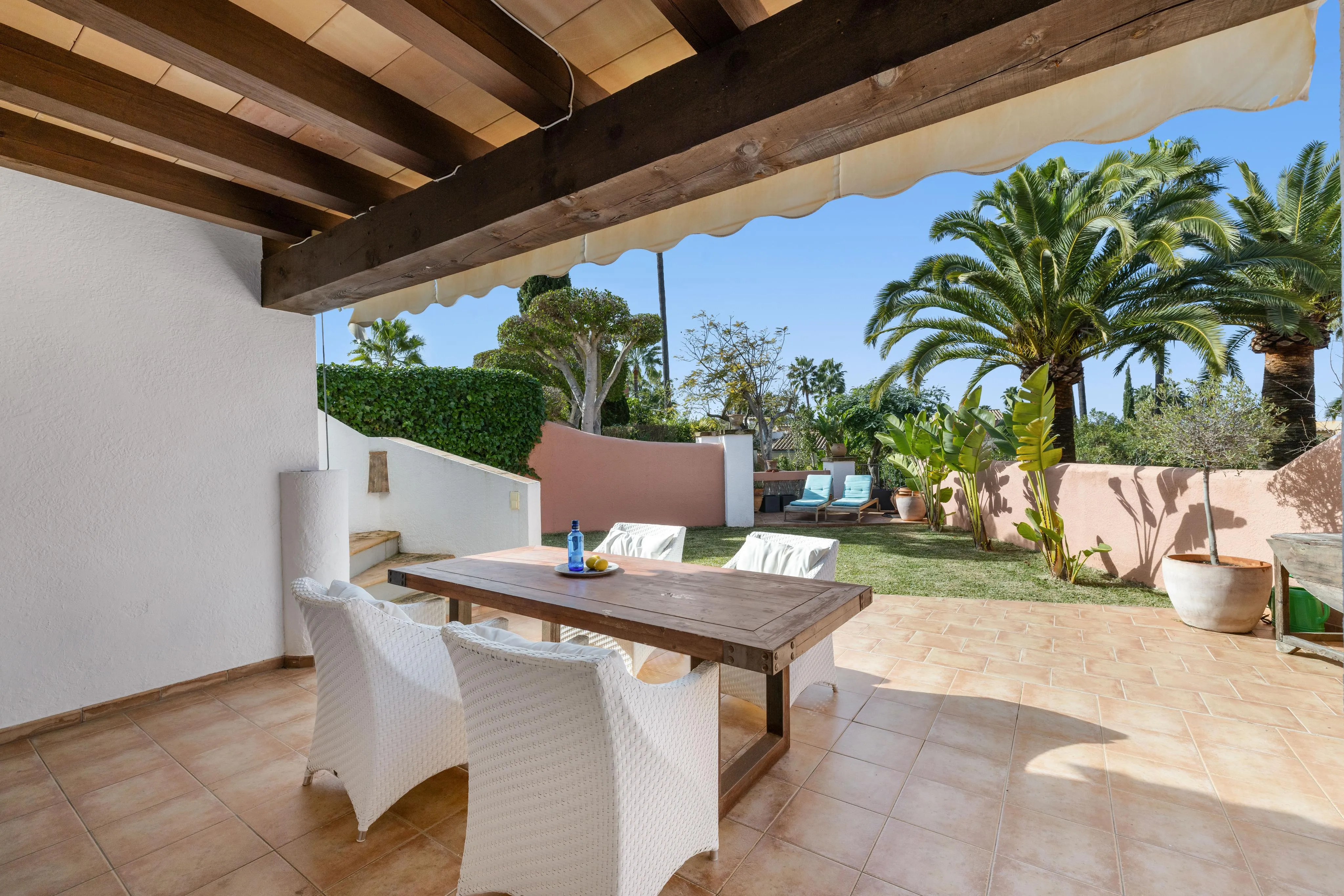 Finca in popular golf community-14