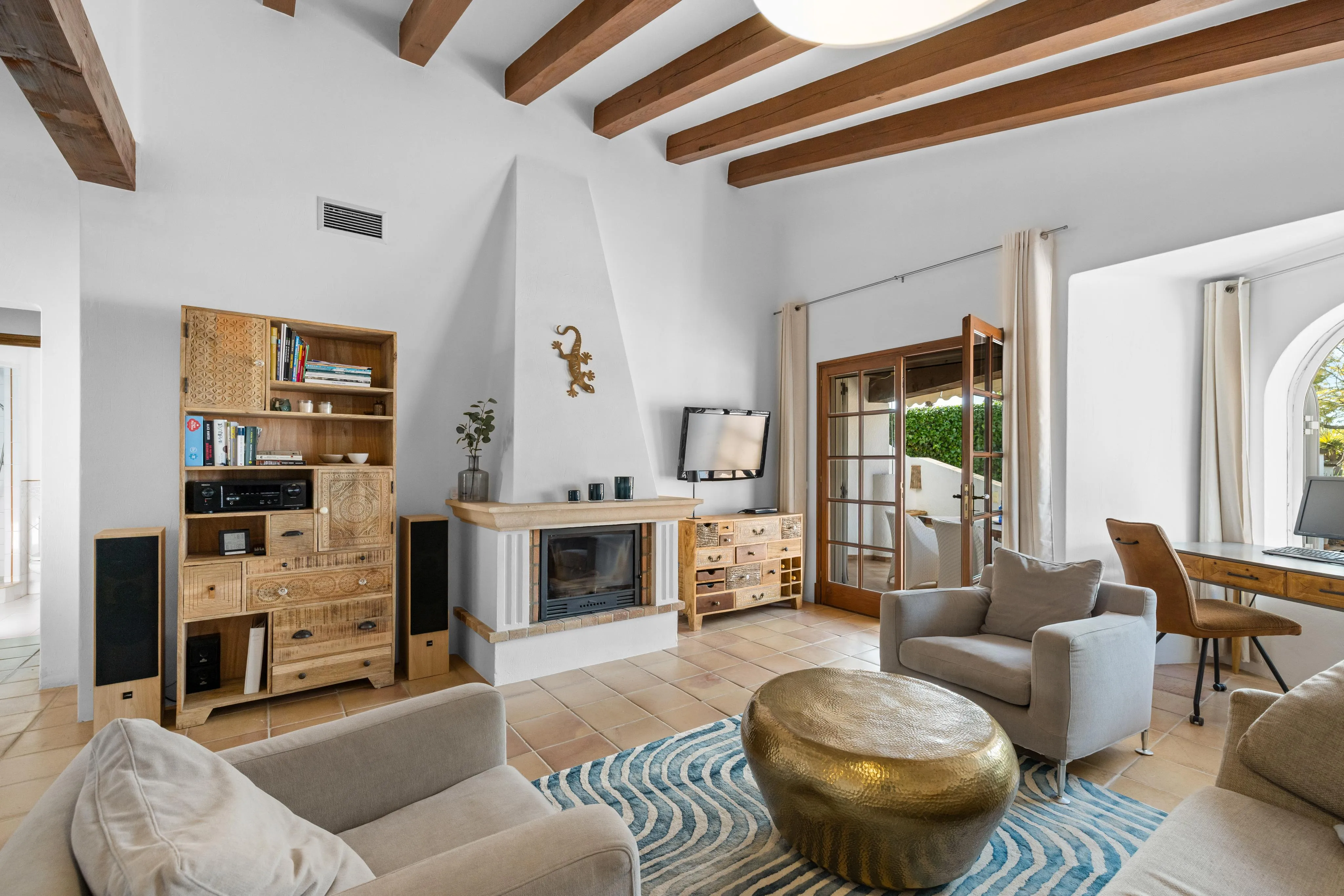 Finca in popular golf community-2