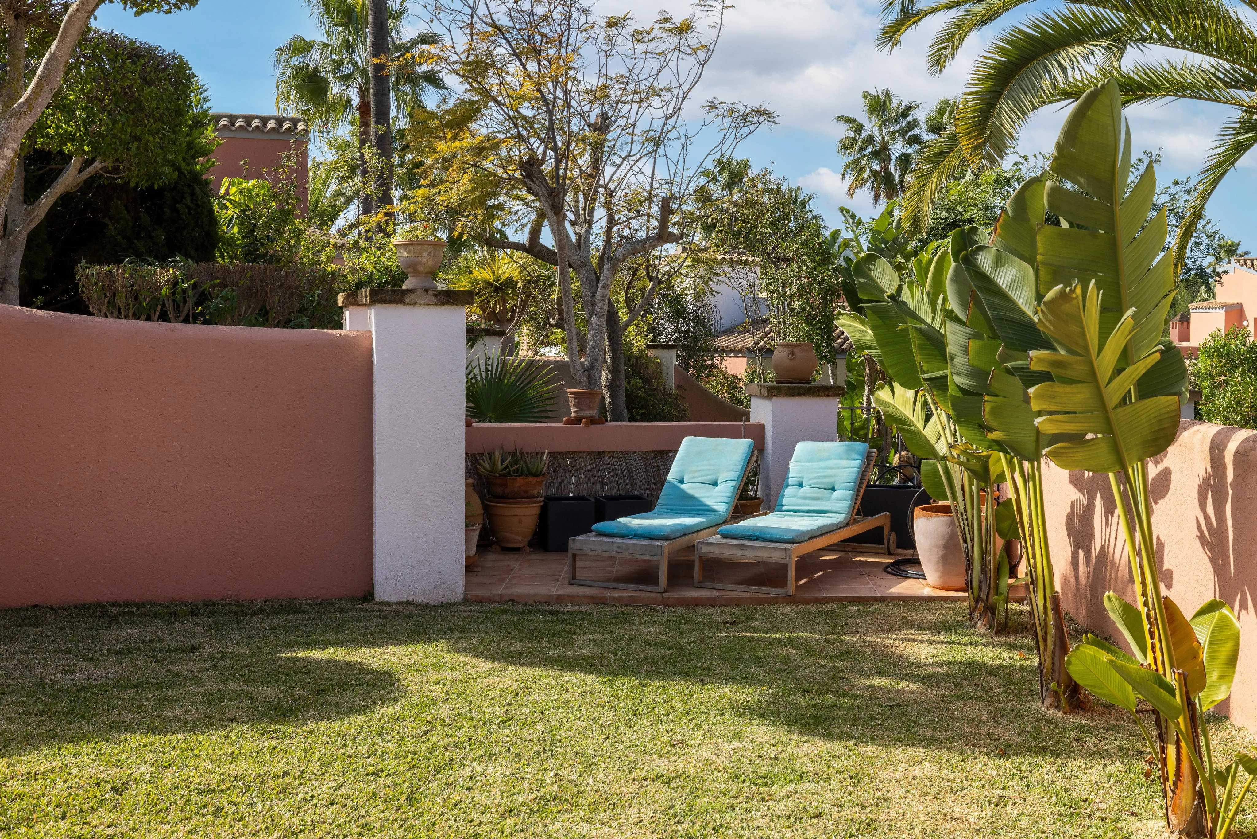 Finca in popular golf community-20