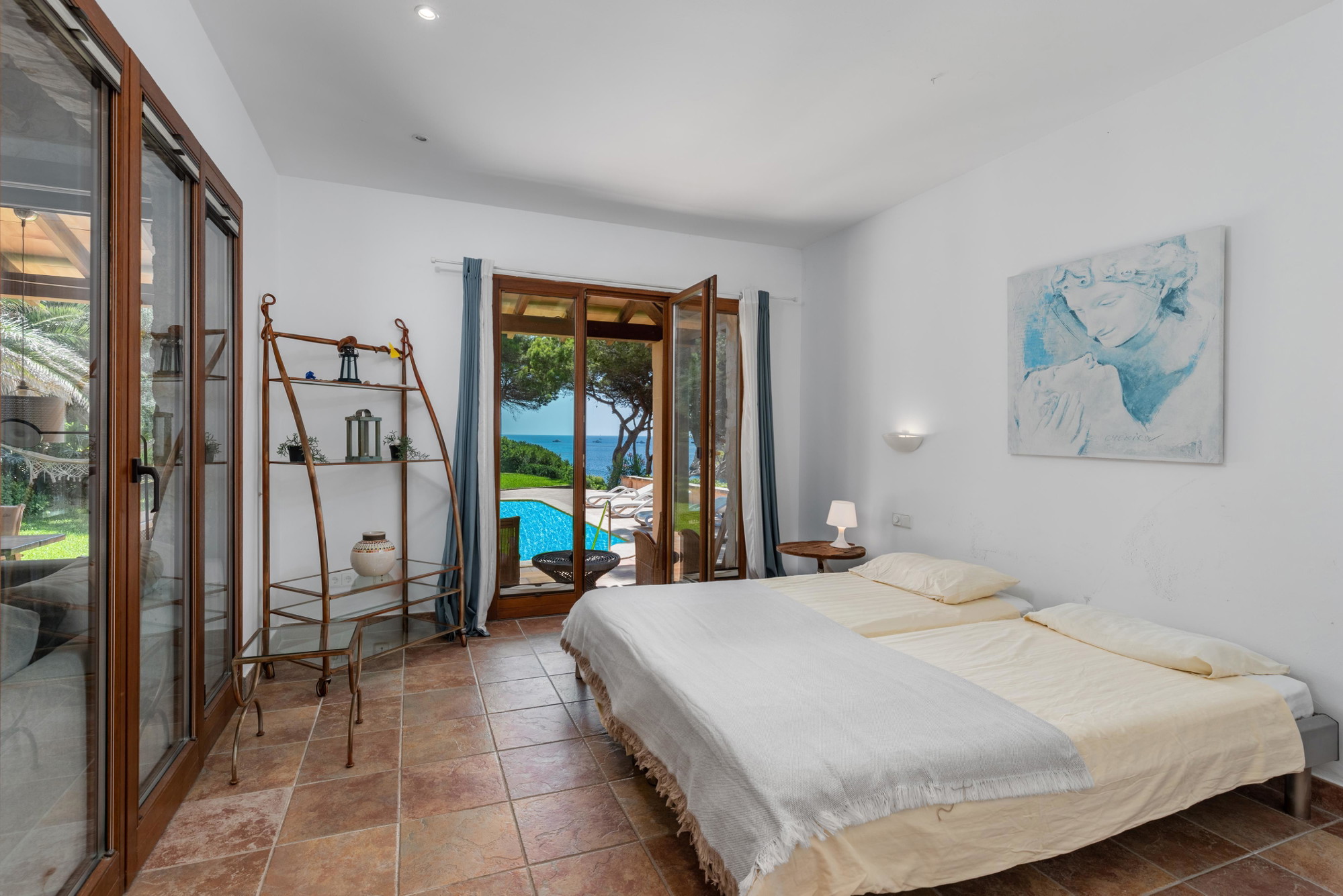 Short term rental: Charming Stone House with Pool a few steps away from the sea-10
