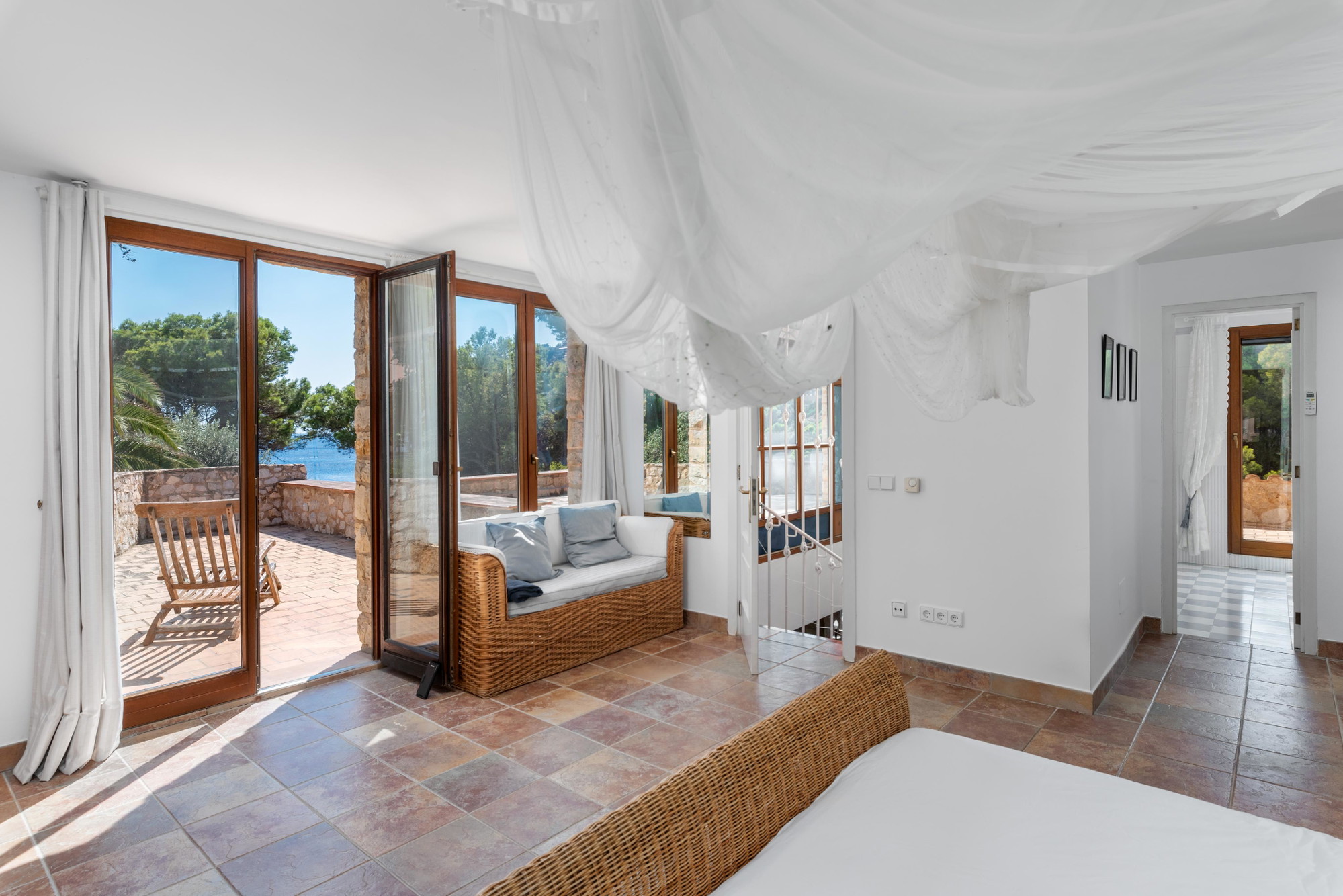 Short term rental: Charming Stone House with Pool a few steps away from the sea-17