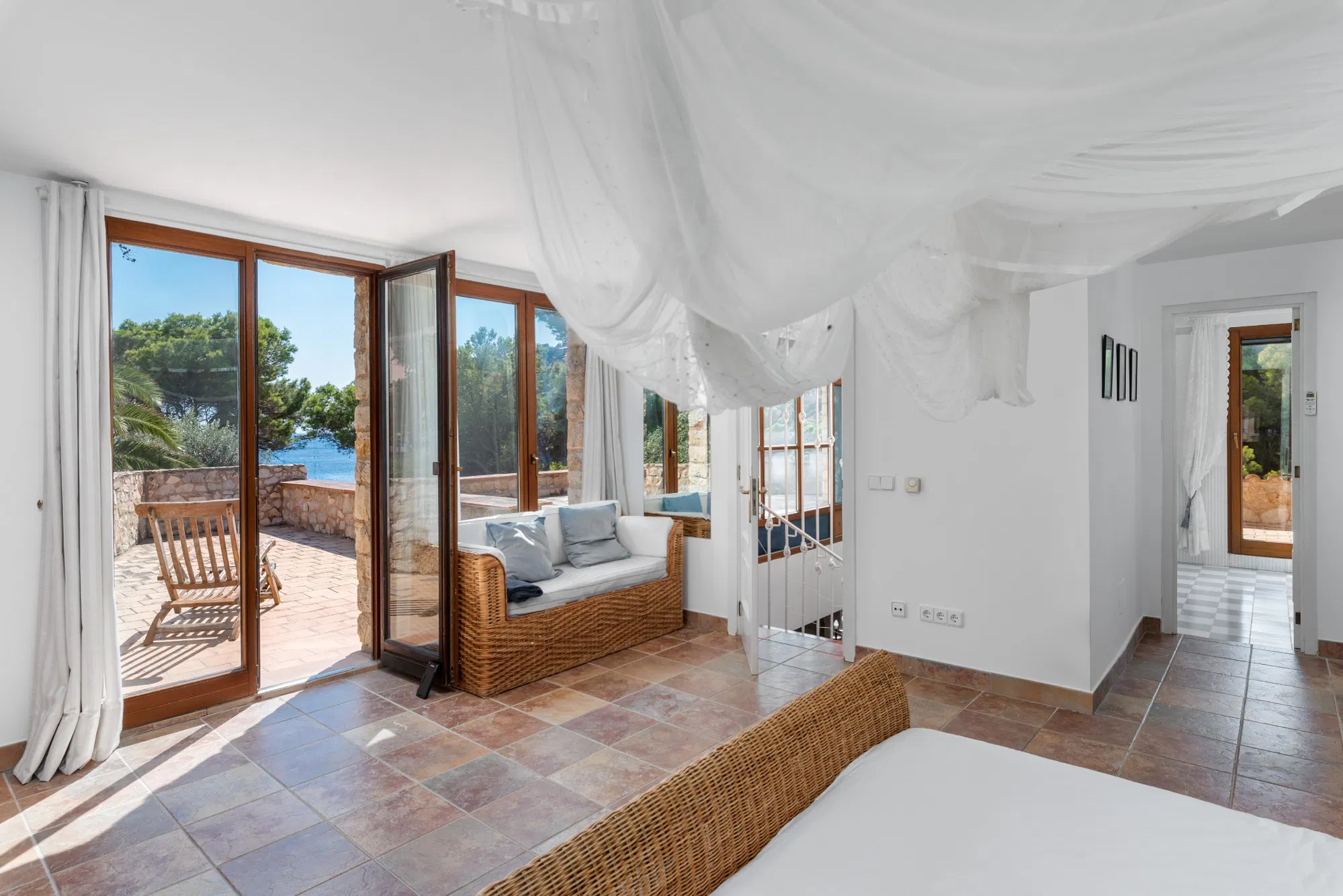 Short term rental: Charming Stone House with Pool a few steps away from the sea-17