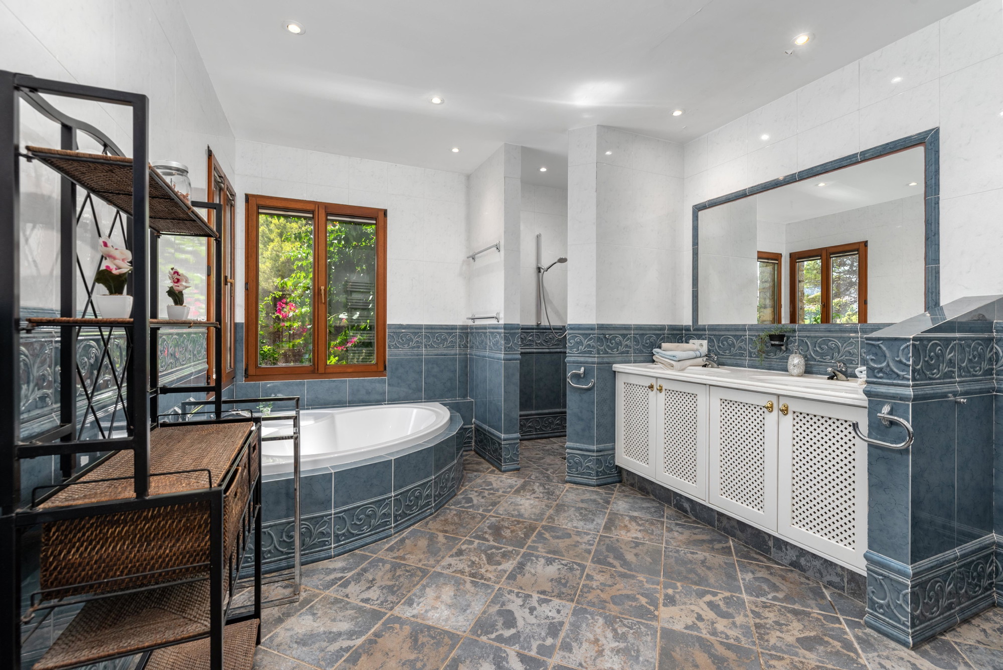 Short term rental: Charming Stone House with Pool a few steps away from the sea-11