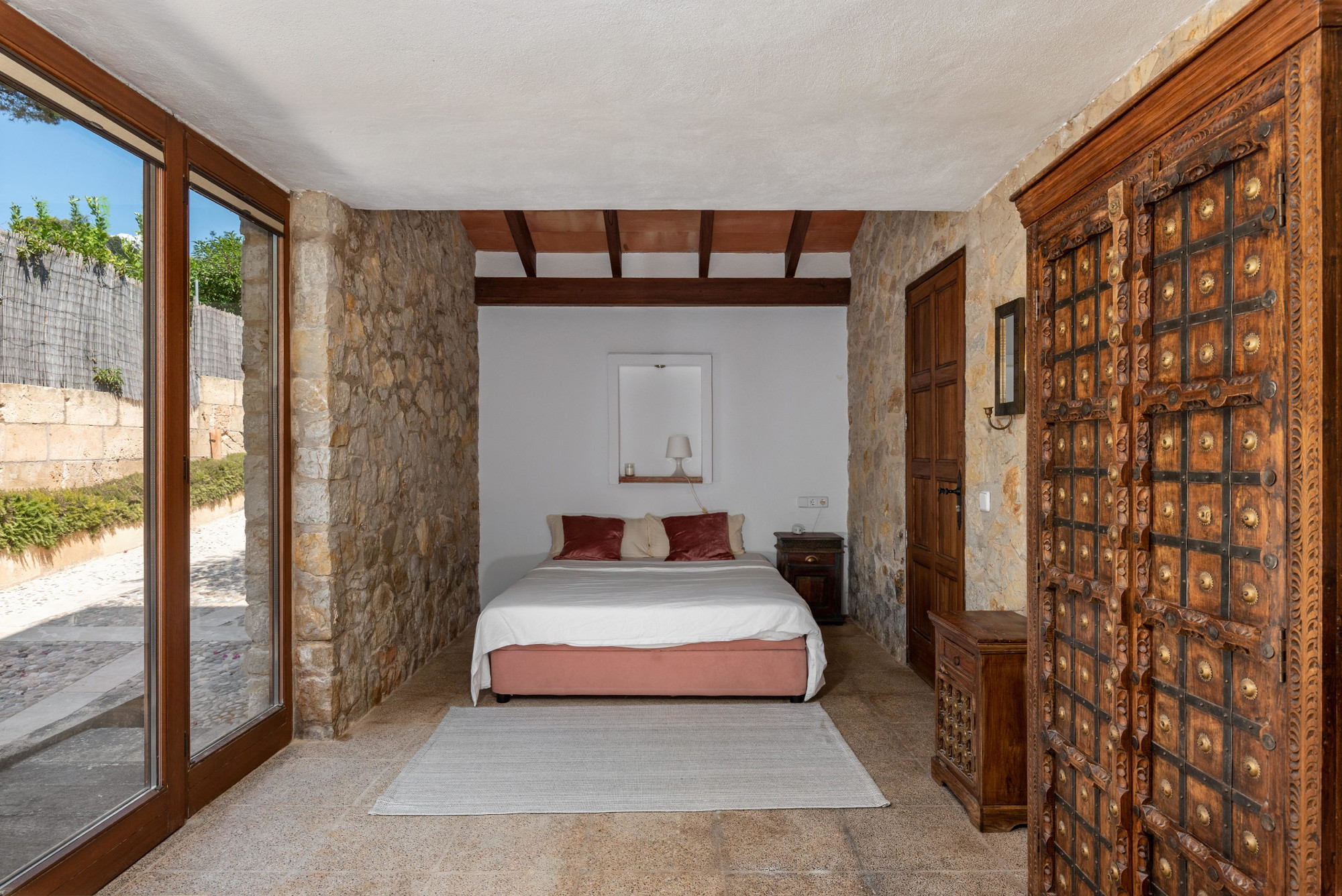Short term rental: Charming Stone House with Pool a few steps away from the sea-13