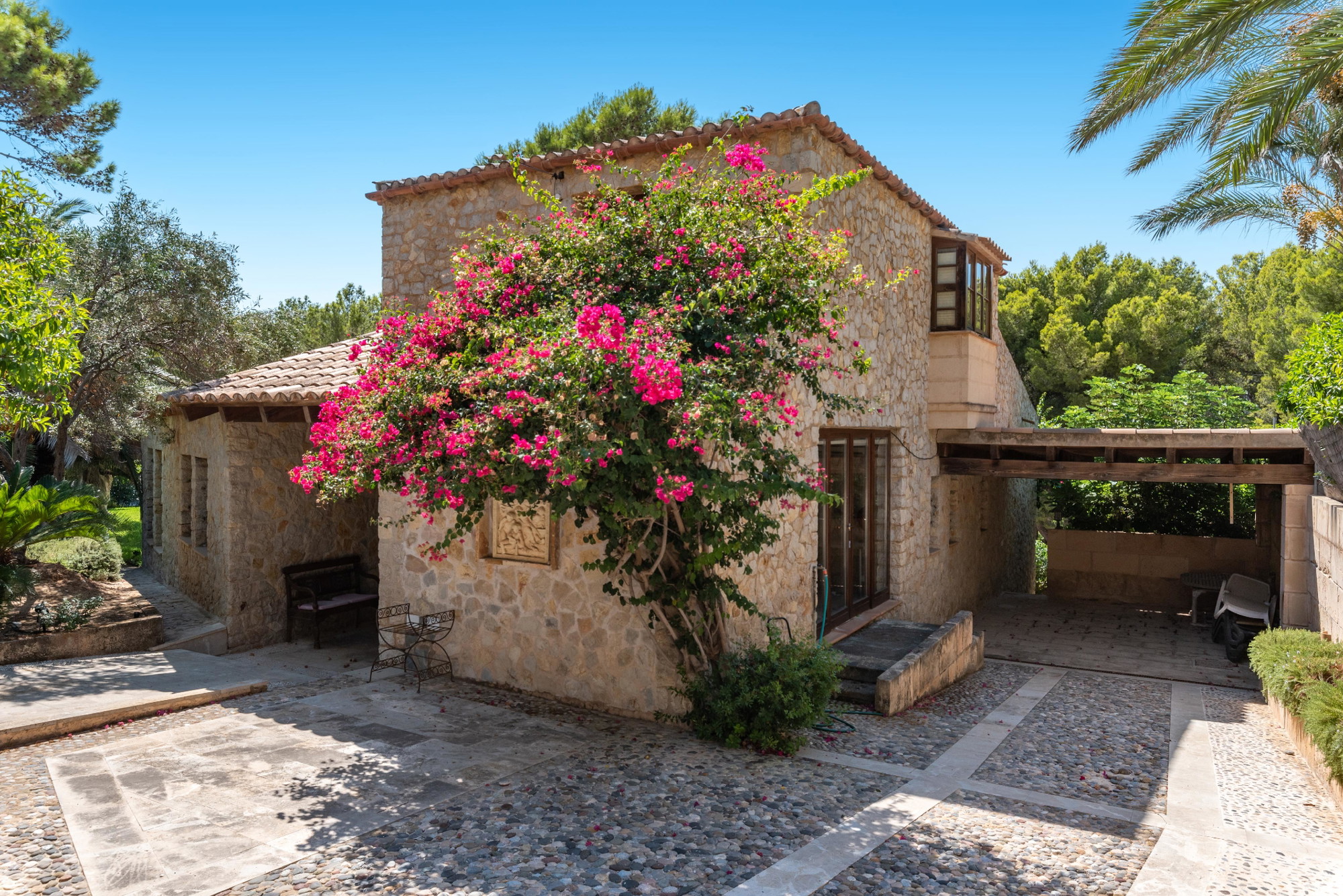 Short term rental: Charming Stone House with Pool a few steps away from the sea-22