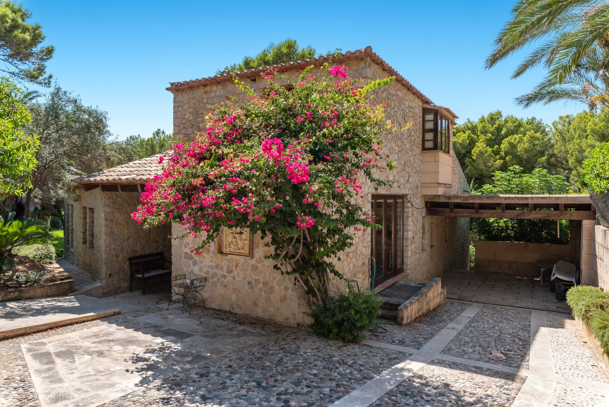 Short term rental: Charming Stone House with Pool a few steps away from the sea-22