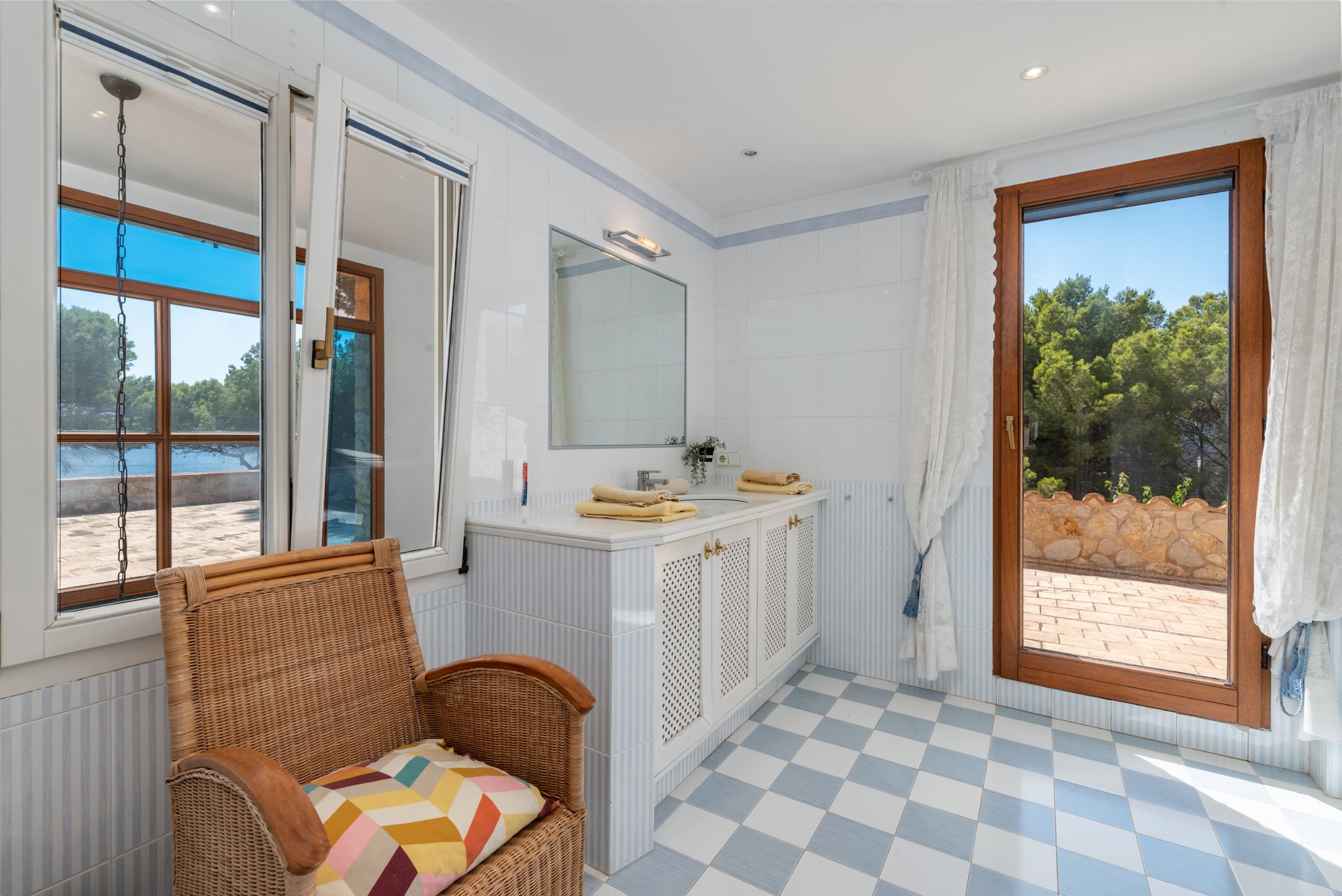 Short term rental: Charming Stone House with Pool a few steps away from the sea-14