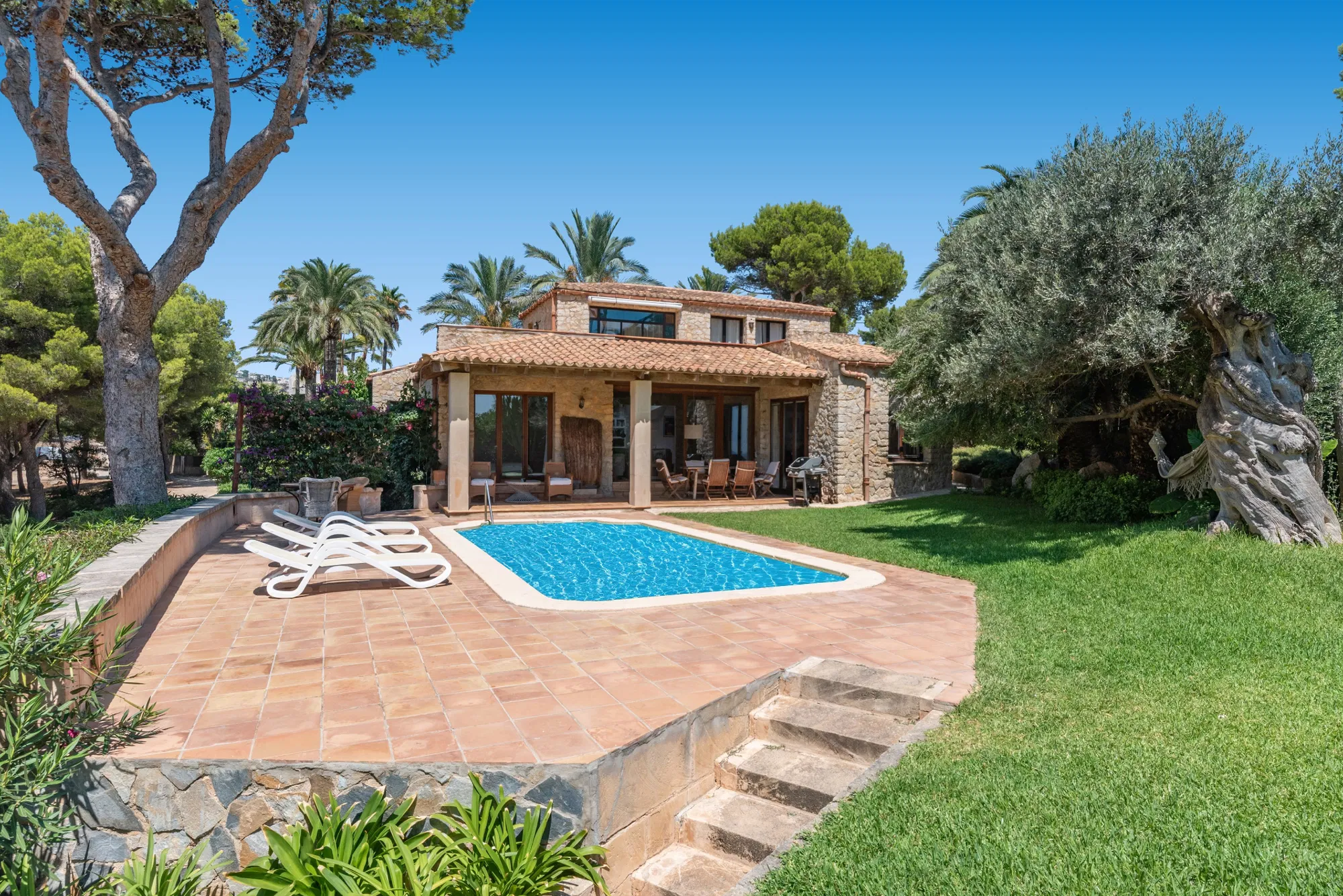 Short term rental: Charming Stone House with Pool a few steps away from the sea-2