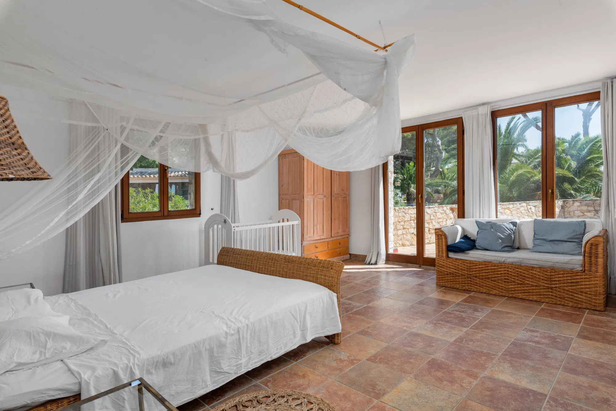 Short term rental: Charming Stone House with Pool a few steps away from the sea-16