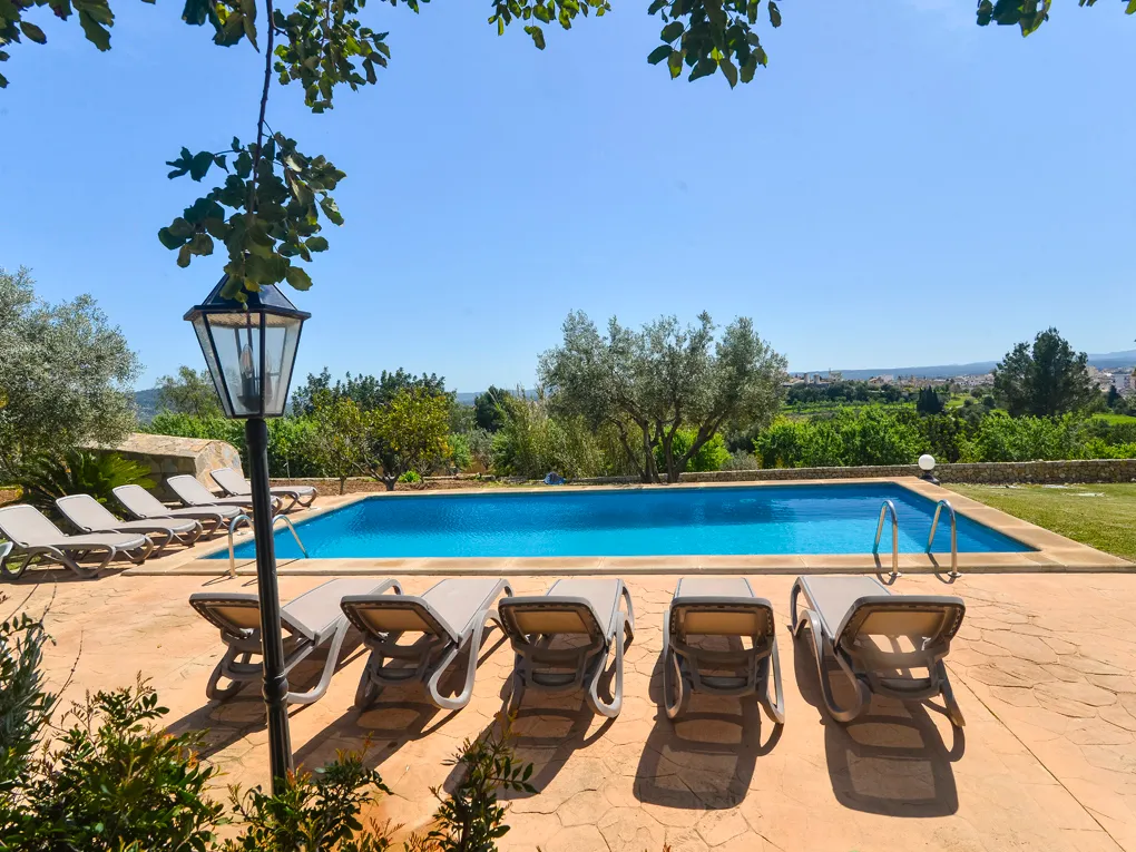 Загородный дом с лицензией на аренду для отдыха в Инке-3