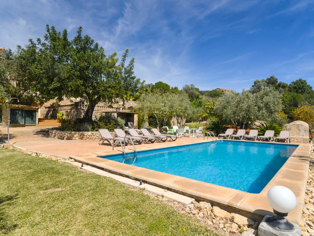 Загородный дом с лицензией на аренду для отдыха в Инке-1