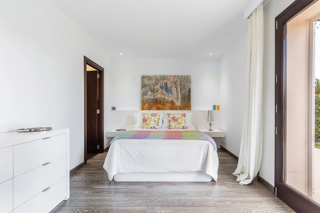 Elegant villa in a quiet area near the beach-10