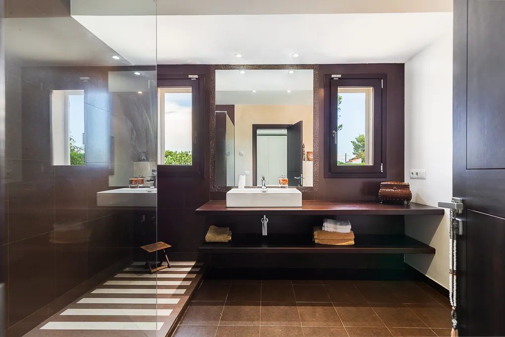 Elegant villa in a quiet area near the beach-8