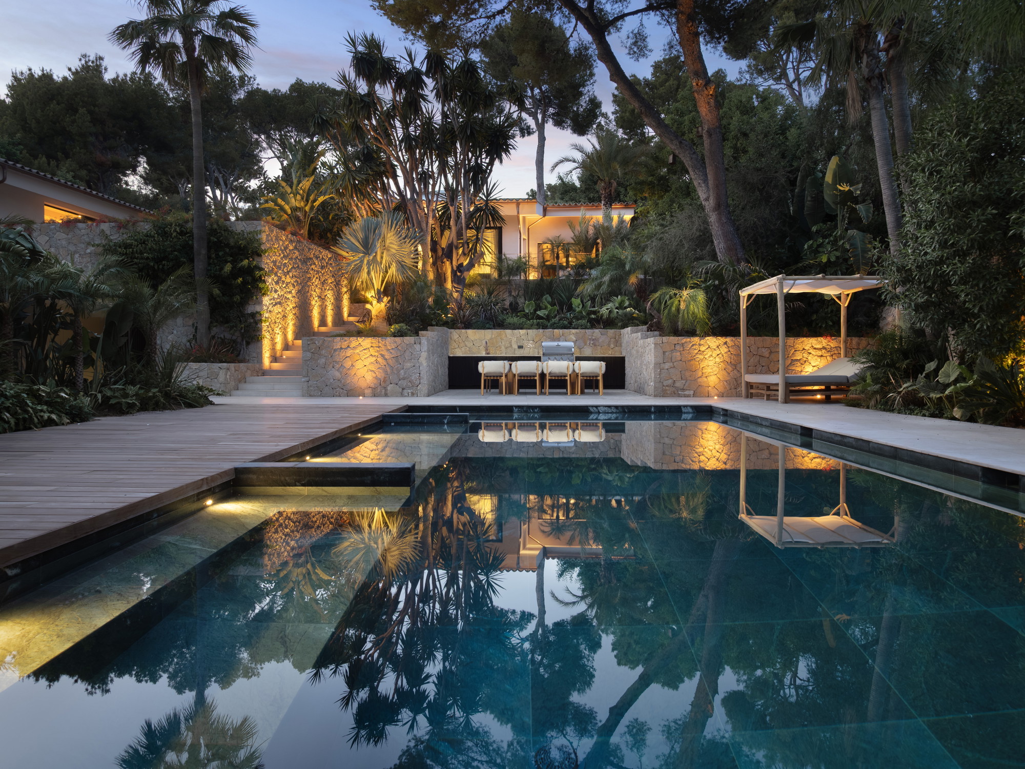 Mediterranean designer villa just a few steps from the sea