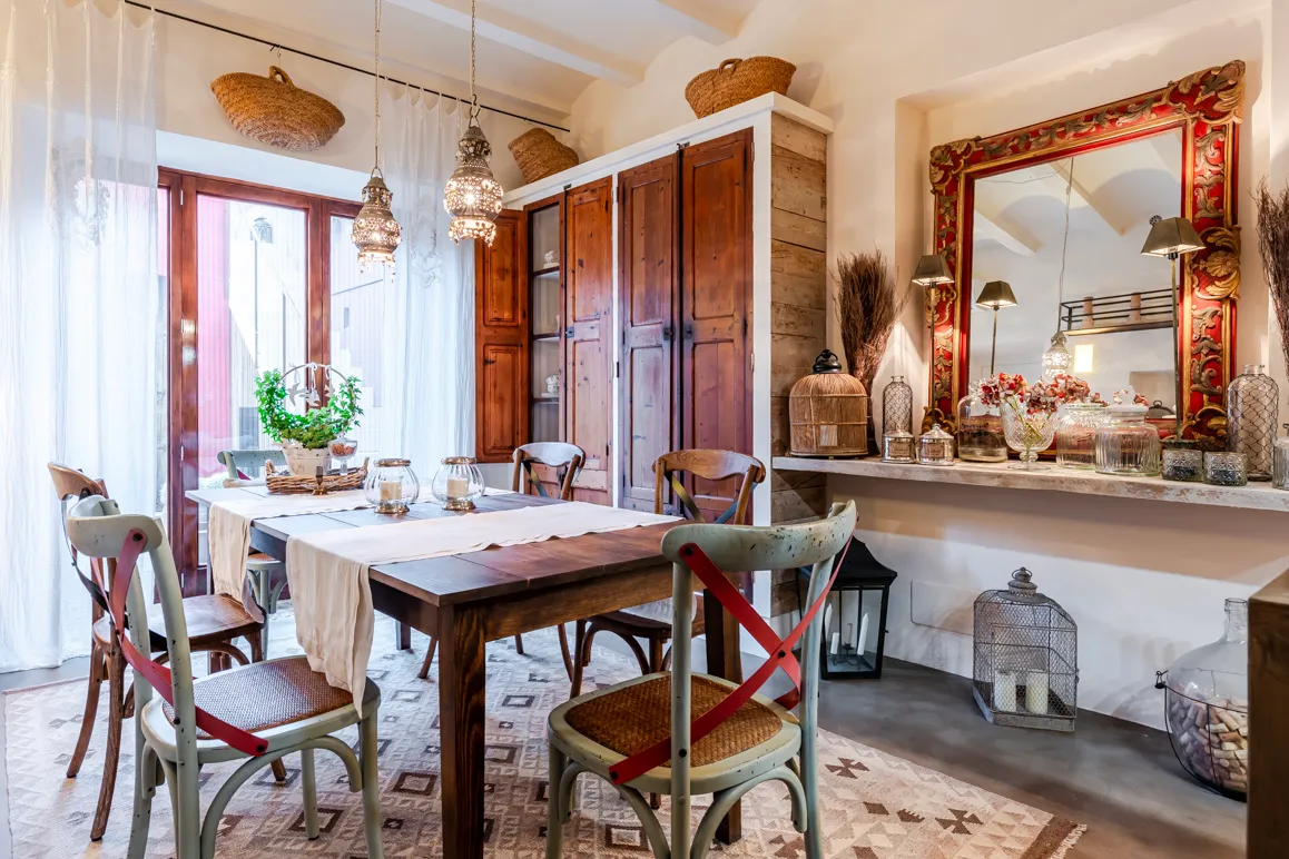 Стильный трехэтажный таунхаус с лифтом - Терраса на крыше с видом на замок - Патио с бассейном-6