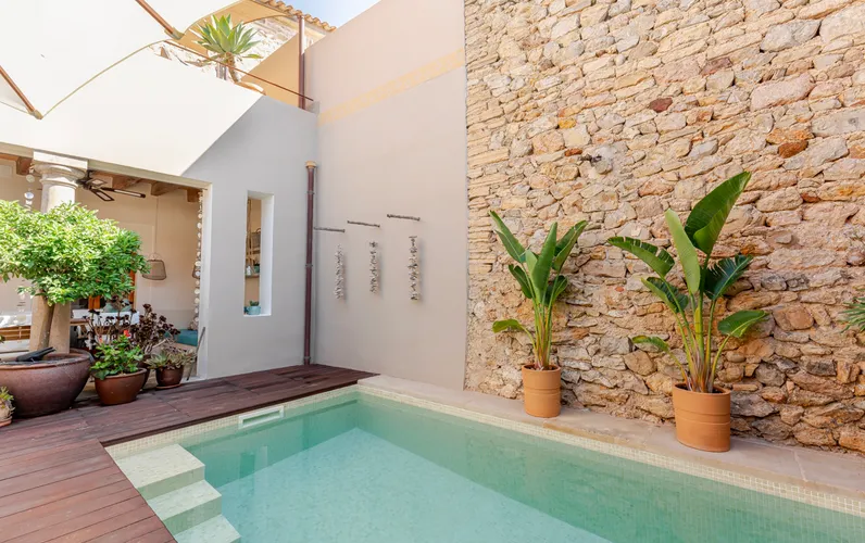 Stilvolles Stadthaus über drei Etagen mit Aufzug - Dachterrasse mit Burgblick - Patio mit Pool