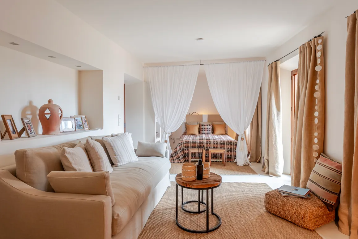 Стильный трехэтажный таунхаус с лифтом - Терраса на крыше с видом на замок - Патио с бассейном-8