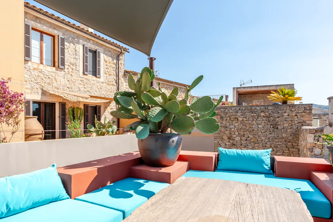 Stijlvol dorpshuis over drie verdiepingen met lift - Dakterras met uitzicht op het kasteel - Patio met zwembad-2