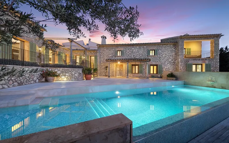 Luxurious new-build village finca in Es Capdella