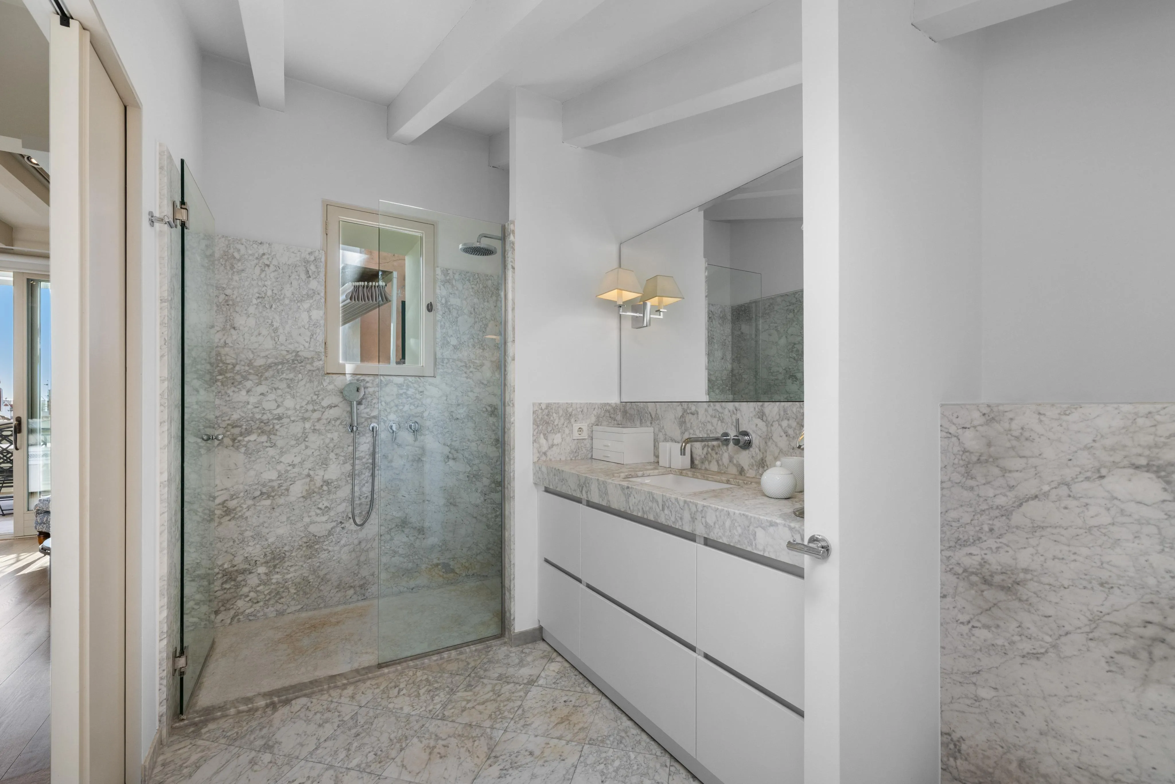 Romantisches Penthouse mit Dachterrassen und Meerblick bei Rialto Living-9