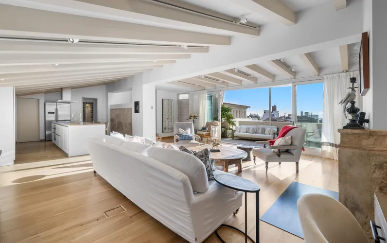 Romantyczny penthouse z tarasem na dachu i widokiem na morze w Rialto Living