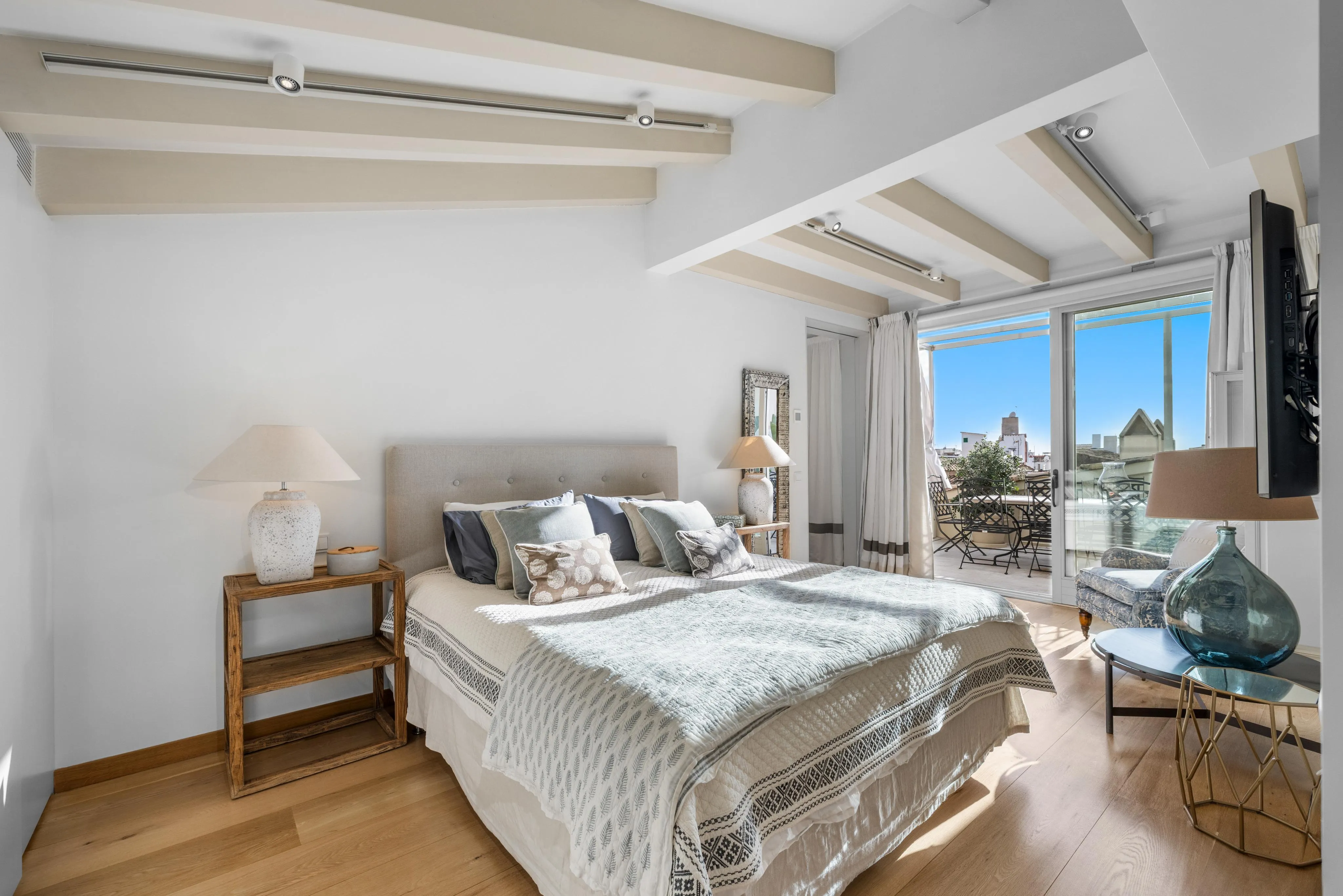 Romantisches Penthouse mit Dachterrassen und Meerblick bei Rialto Living-8