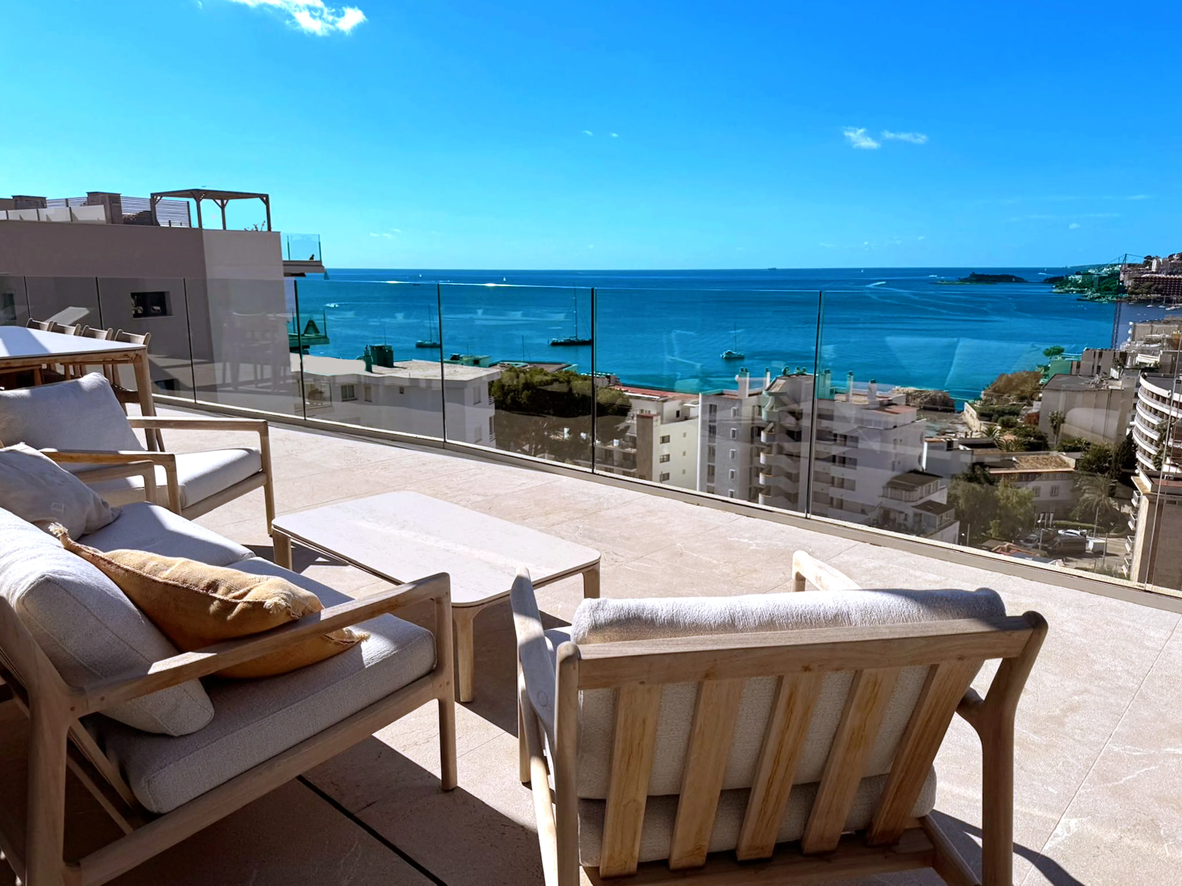 Een spectaculair penthouse met uitzicht op zee en een eigen dakterras-16