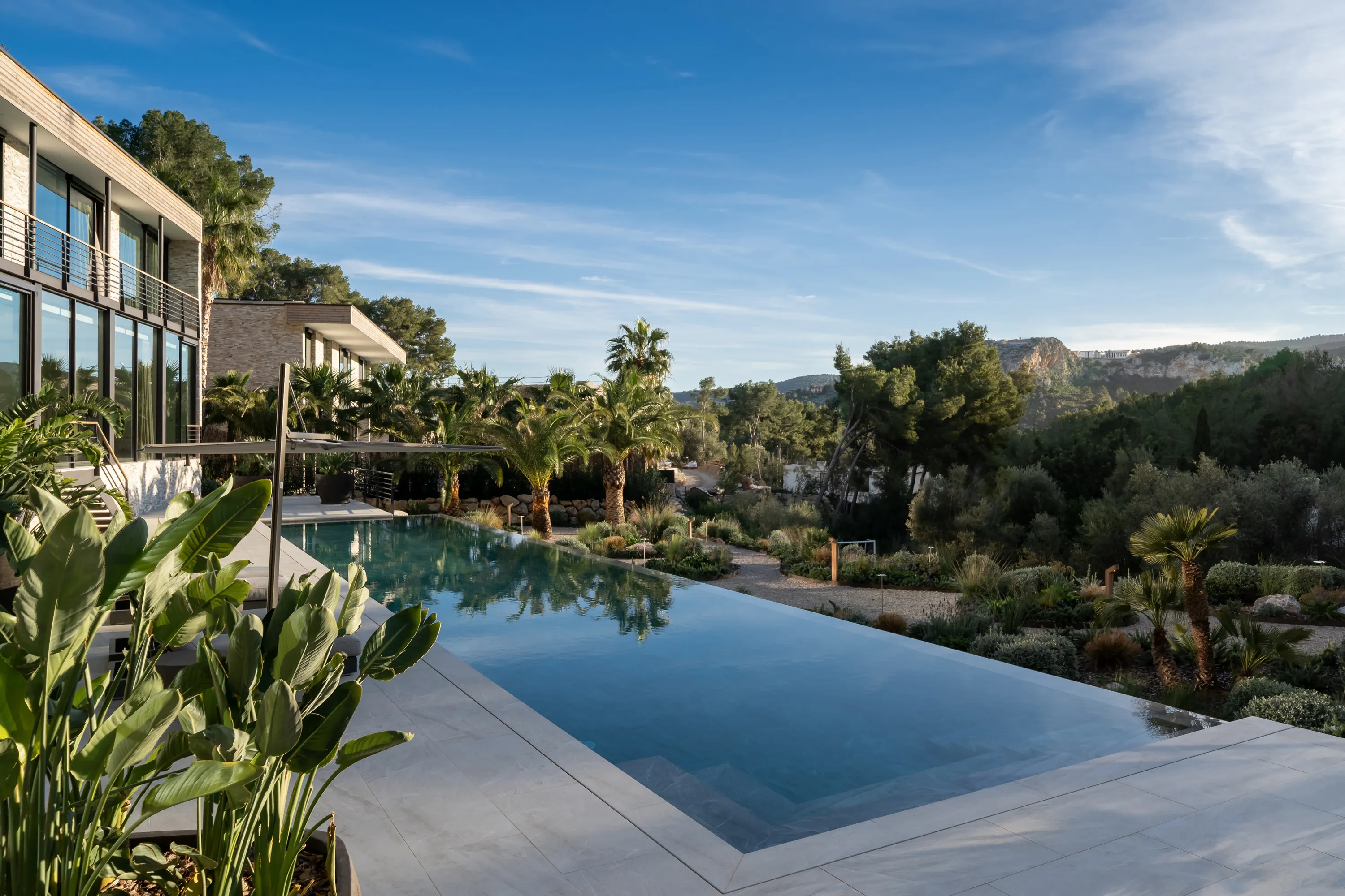 Moderne designvilla met panoramisch uitzicht in Son Vida-22