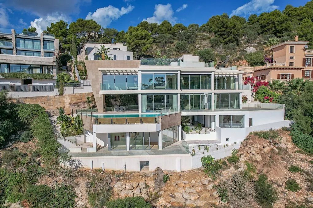 Unieke villa met prachtig uitzicht op zee in Canyamel-1