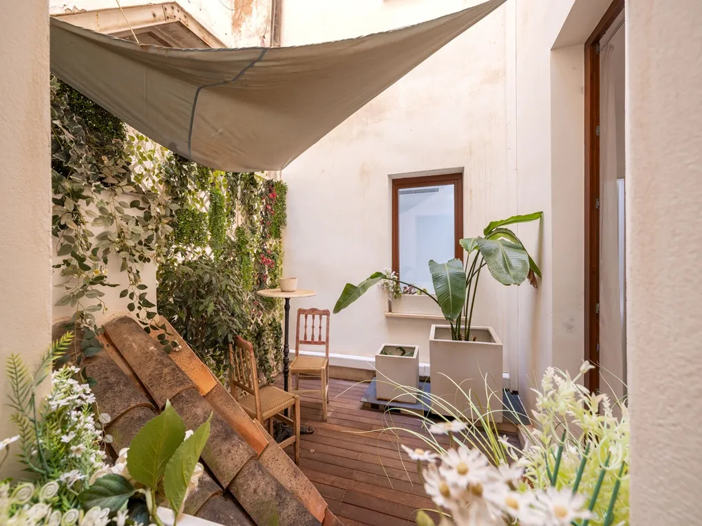 Betoverend appartement met lift en balkon-2