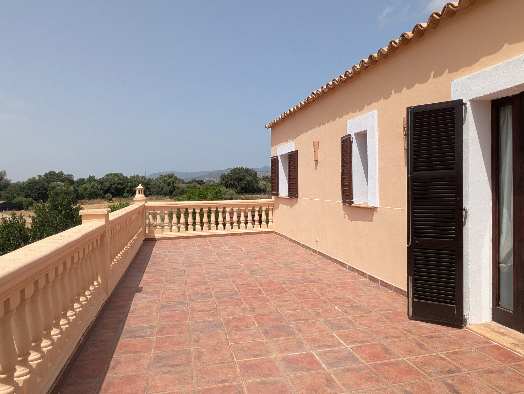Encantadora finca con piscina y amplio espacio exterior-14
