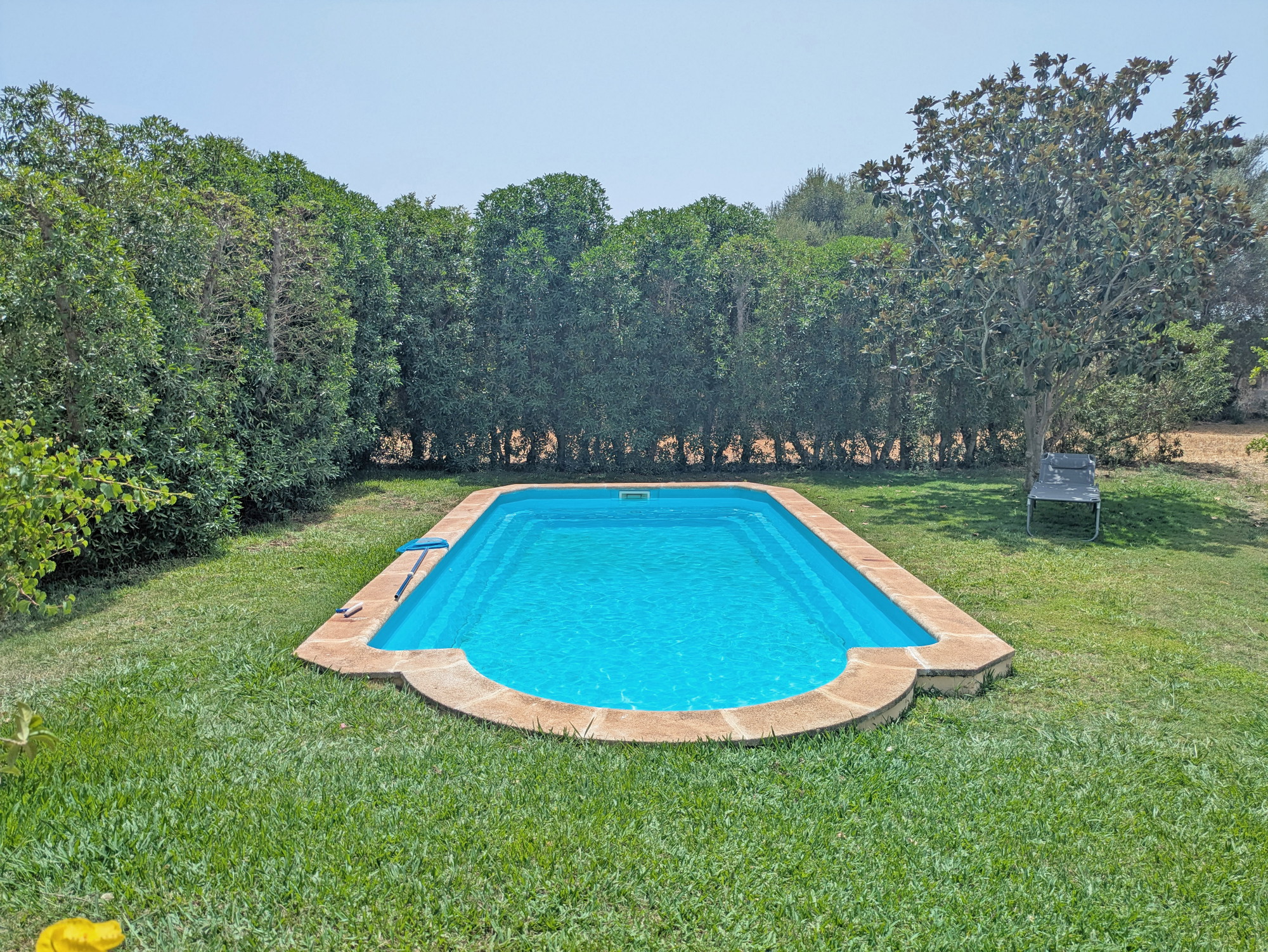 Encantadora finca con piscina y amplio espacio exterior-16