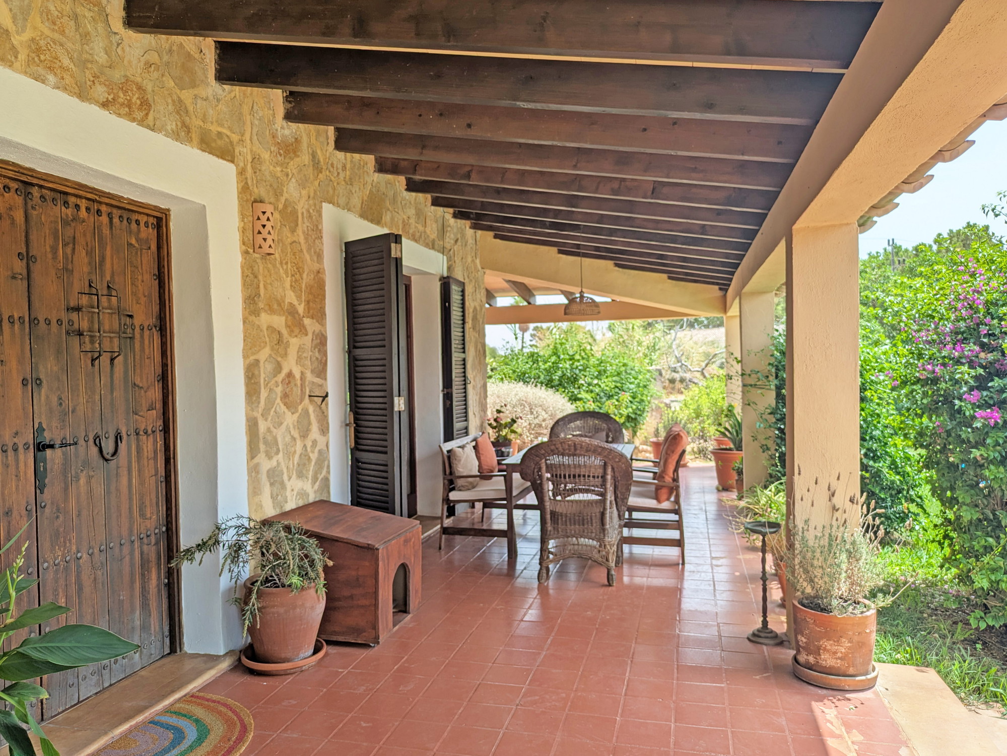 Encantadora finca con piscina y amplio espacio exterior-6